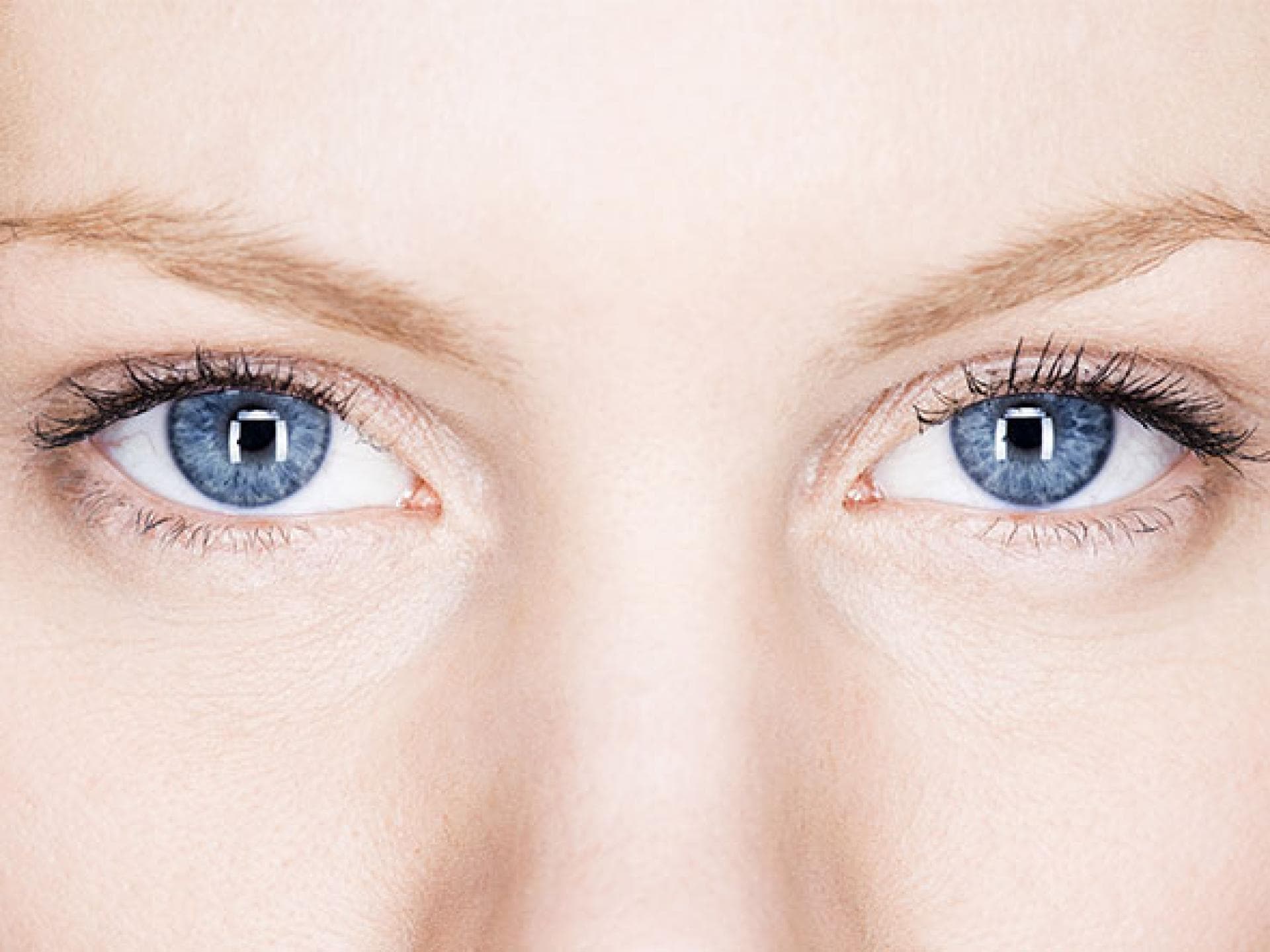 Blaue Augen: Augenfarbe ändern mit einer OP Blaue Augen: Augenfarbe ändern mit einer OP