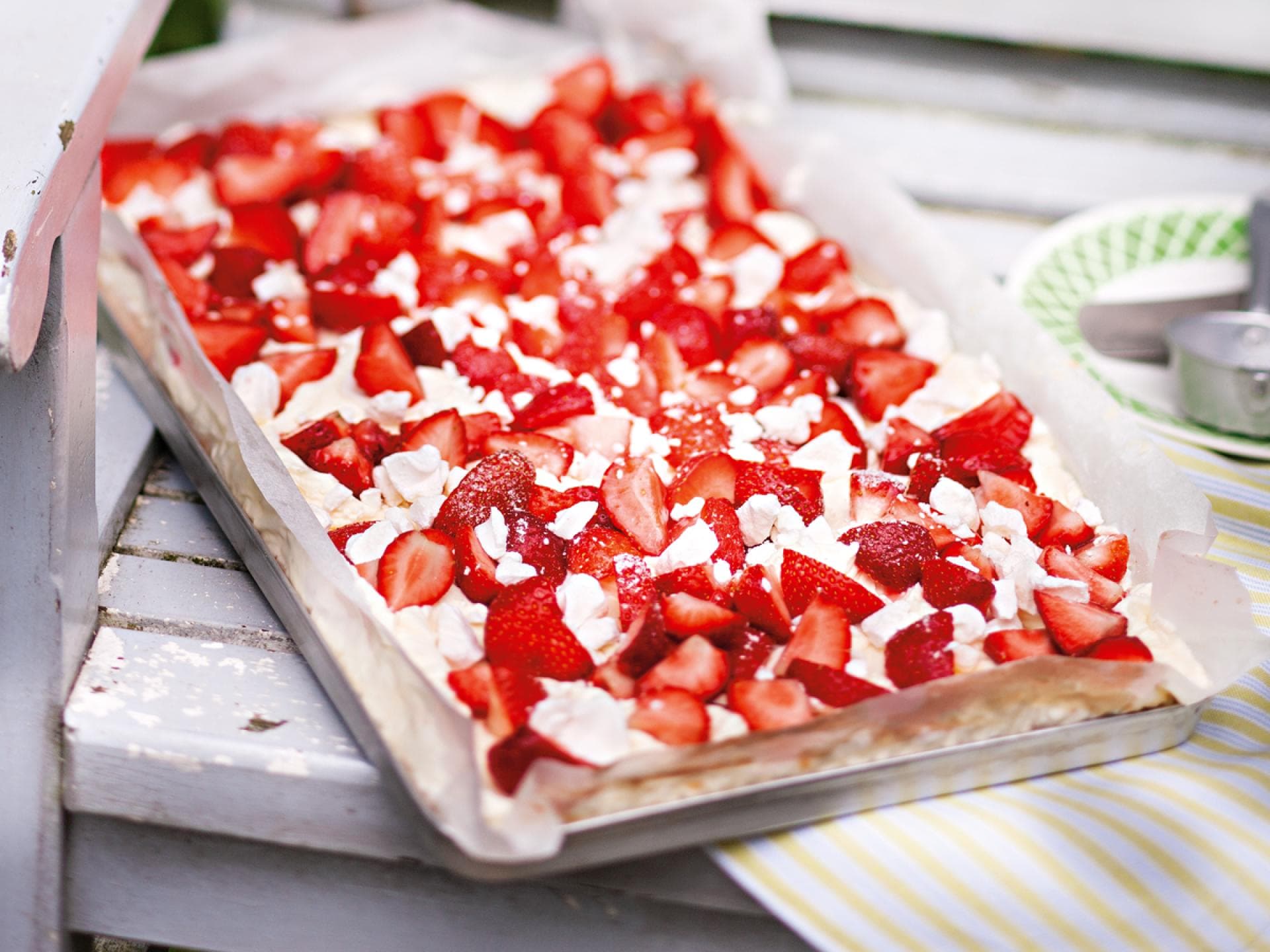 Blechkuchen mi Quark-Baiser Creme