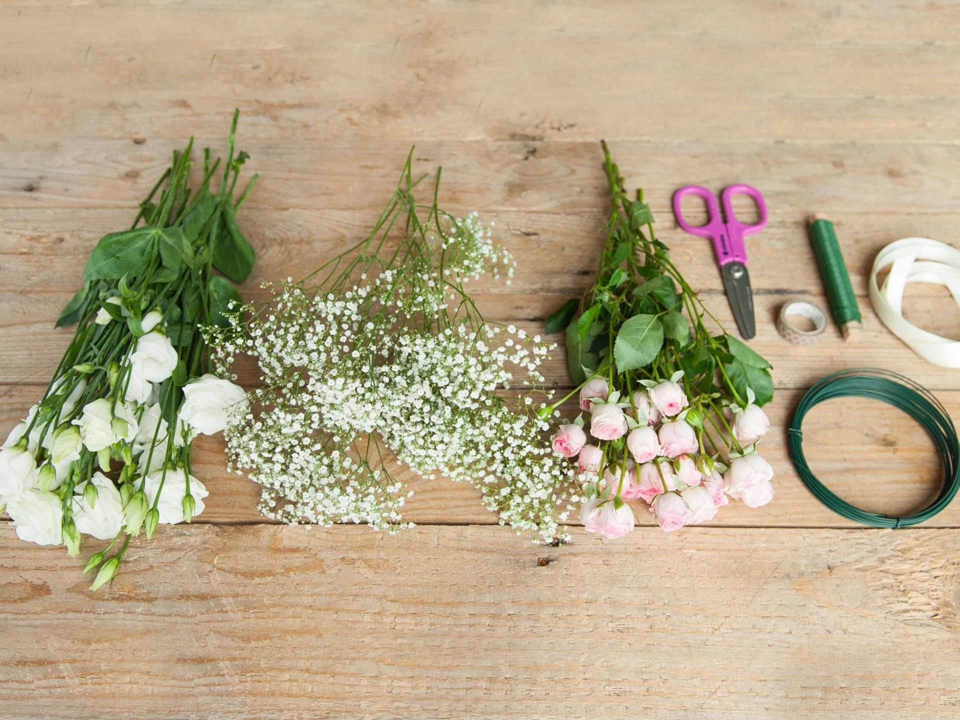 Blumenkranz für die Haare selber machen - die Untensilien