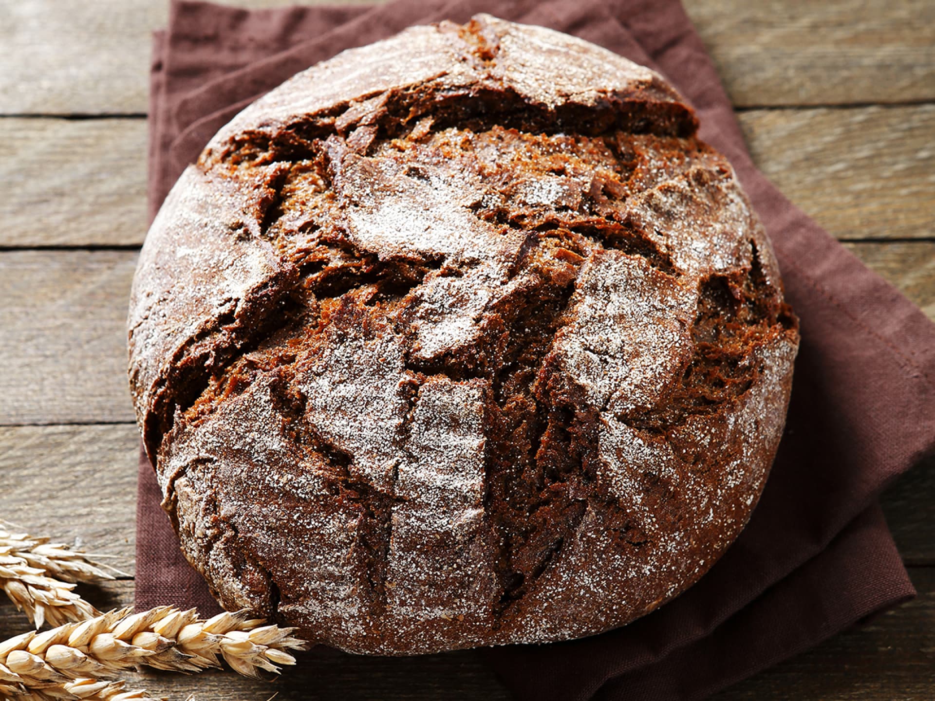 Knuspriger Laib Bauernbrot
