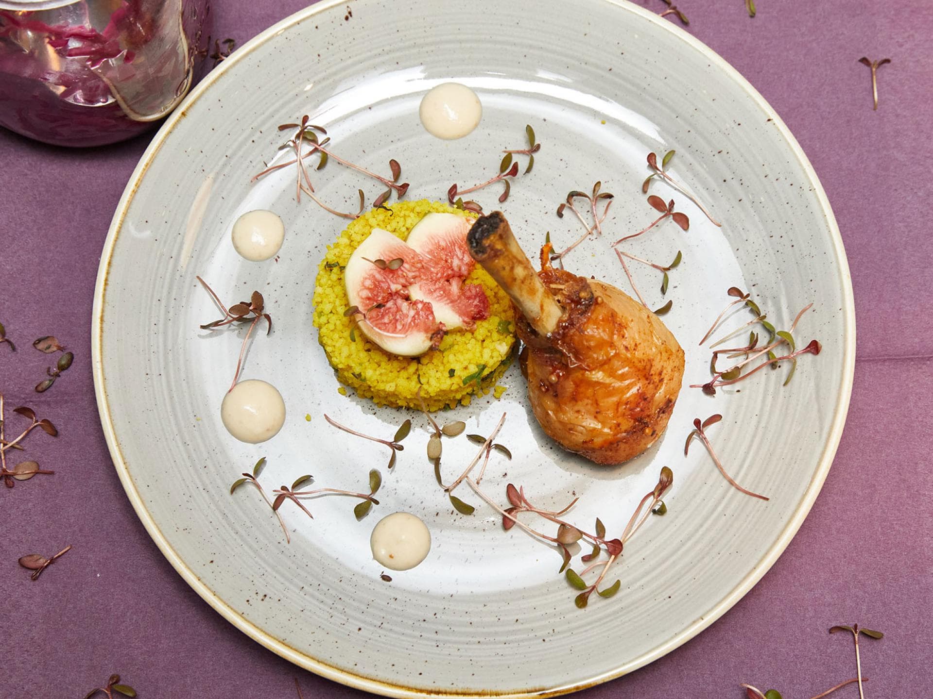 2. Gang: Raffinierter, marokkanisch inspirierter Appetithappen: orientalischer Couscous mit Feigendip und Gewürzhuhn – ein vorzügliches Gespann, wie alle Teilnehmer fanden. 