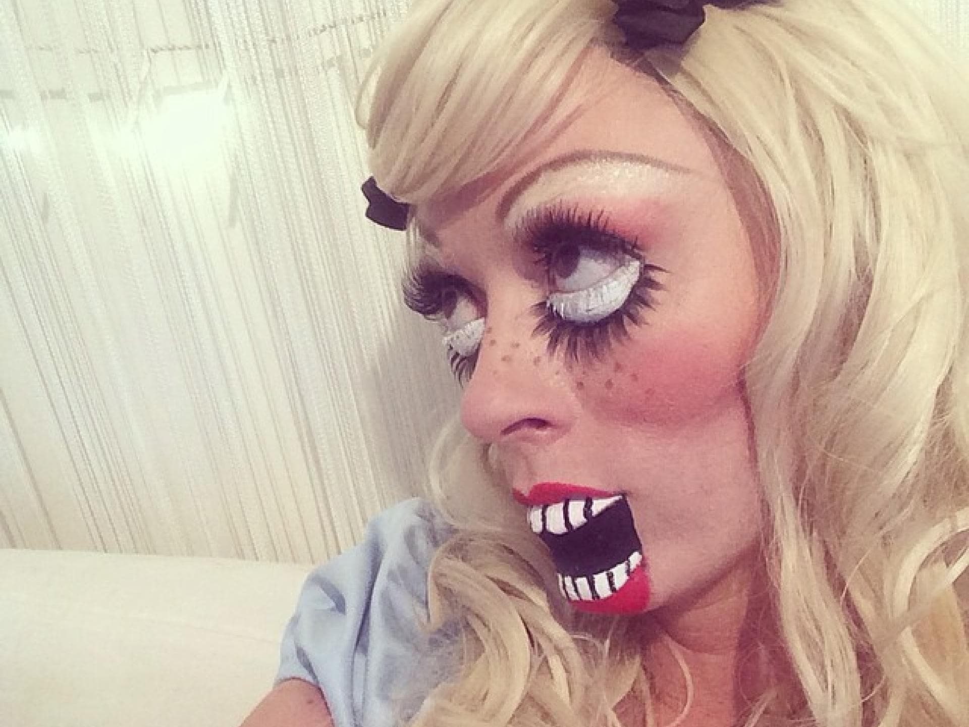 Puppen-Make-up für Halloween