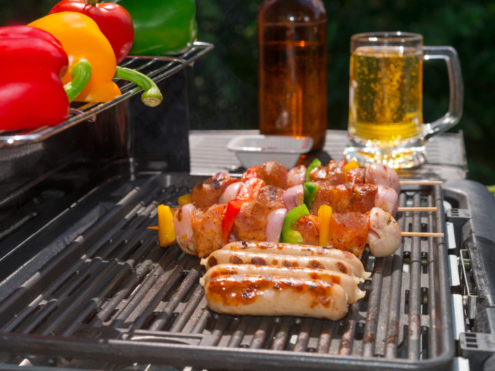 Elektrogrill mit Grillgut
