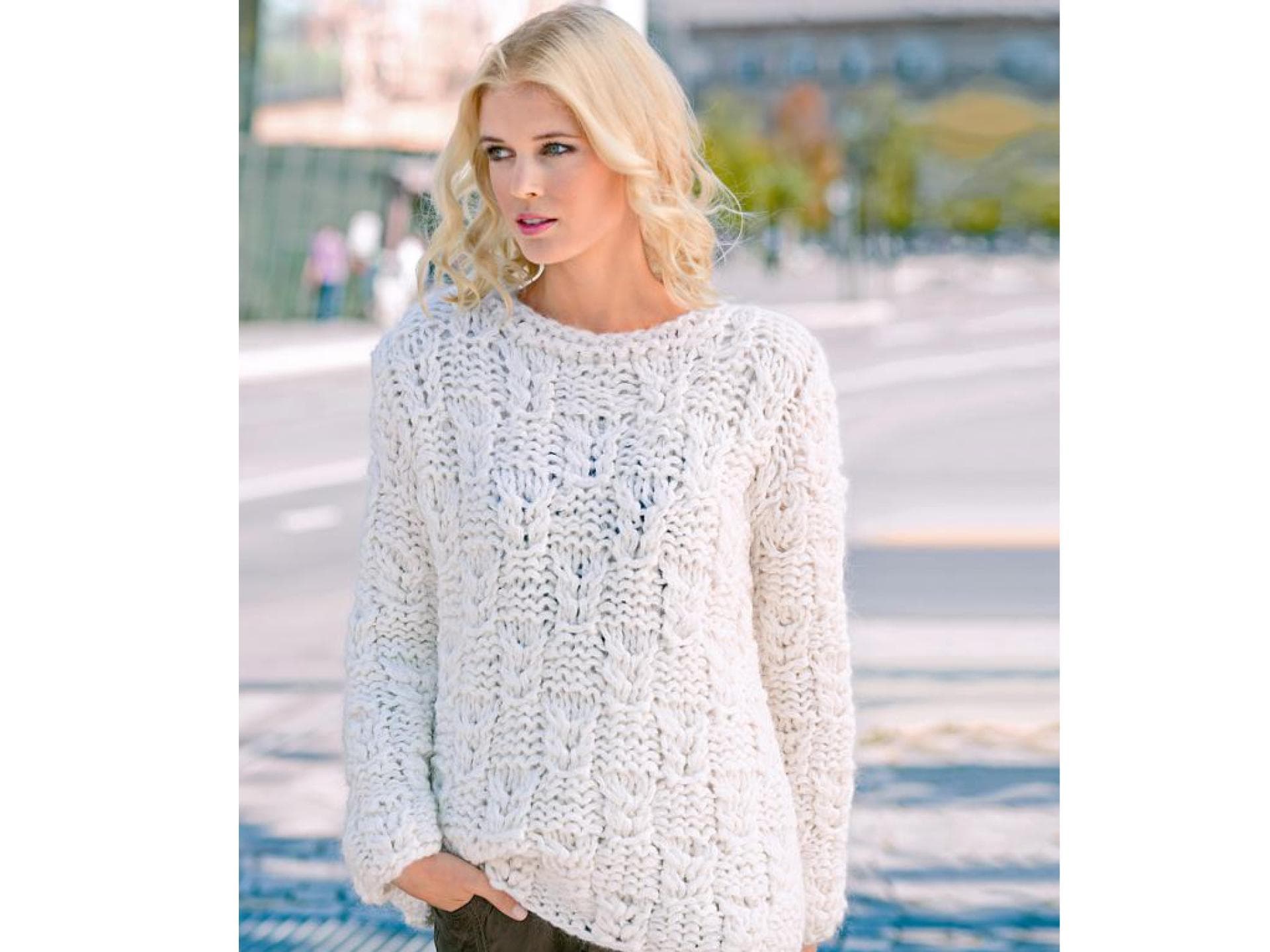 Dicker Strickpullover in Weiß