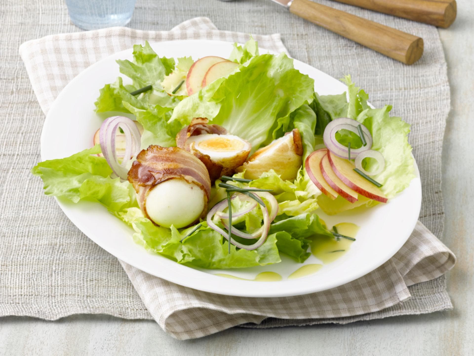 Endiviensalat mit Speck-Eiern