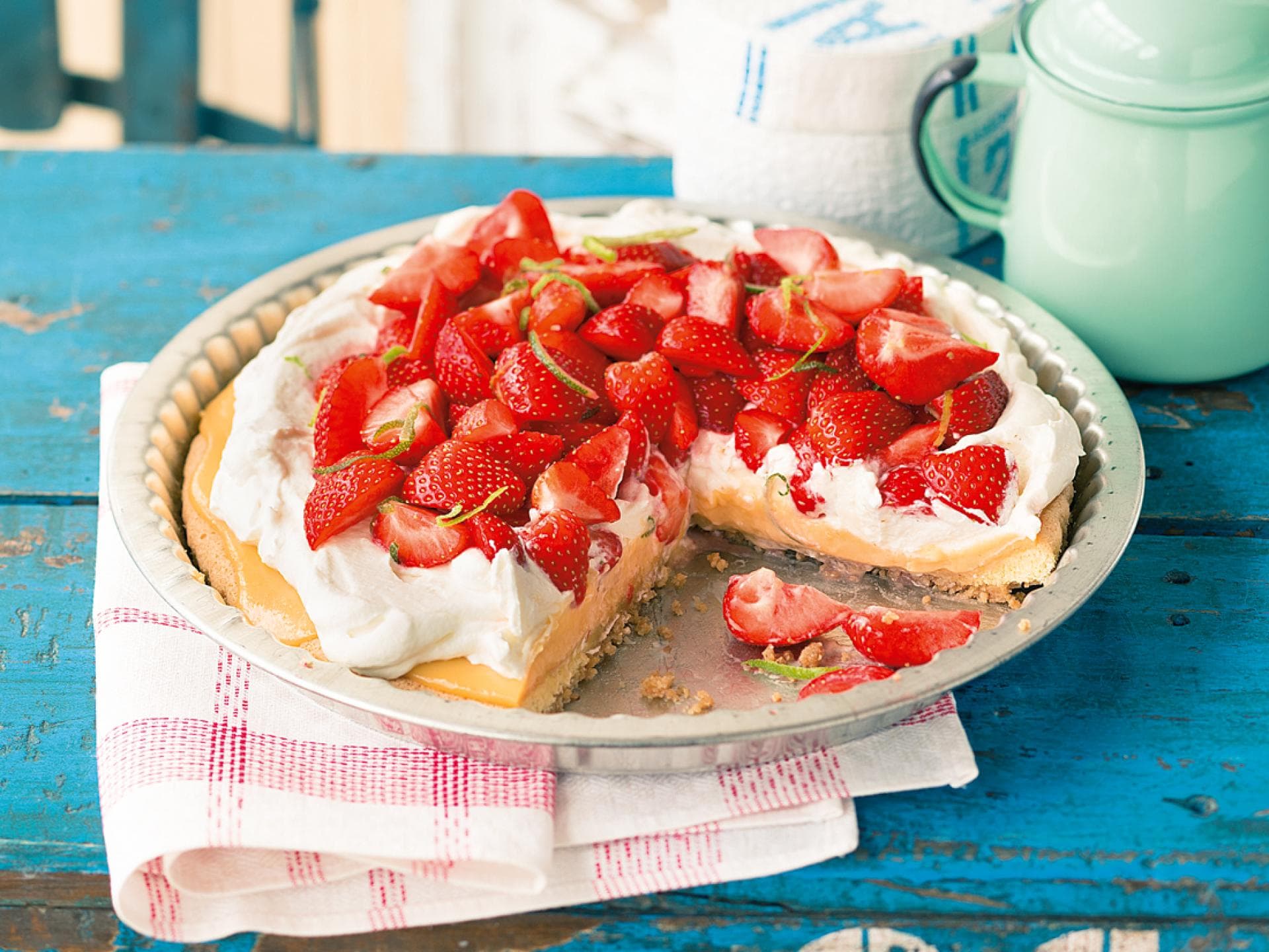 Erdbeertarte mit frischen Erdbeeren - Das Rezept finden Sie hier