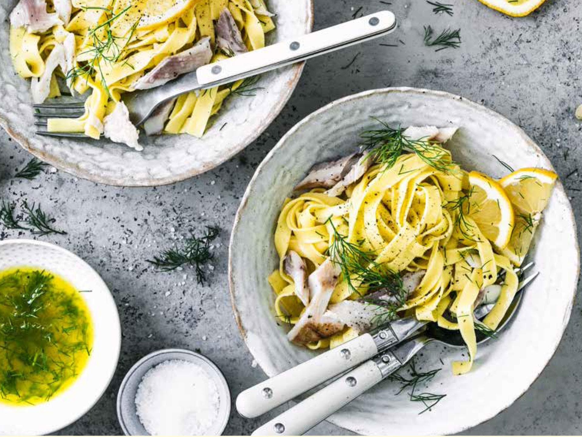 Zitronen-Pasta mit Räucherforelle und Dill 
