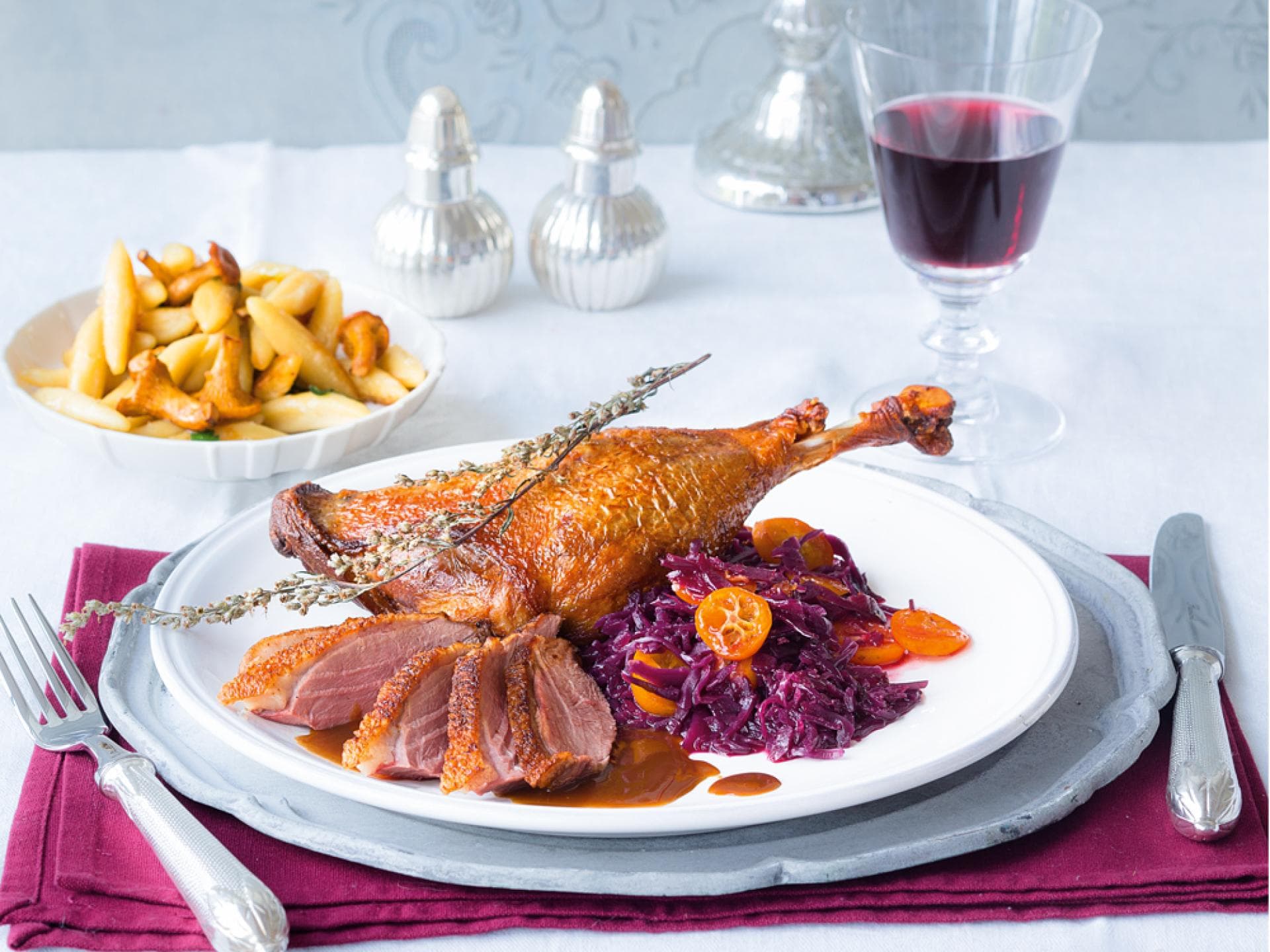 Gänsebrust und Weihnachtskeulen mit Pfifferlings-Schupfnudeln