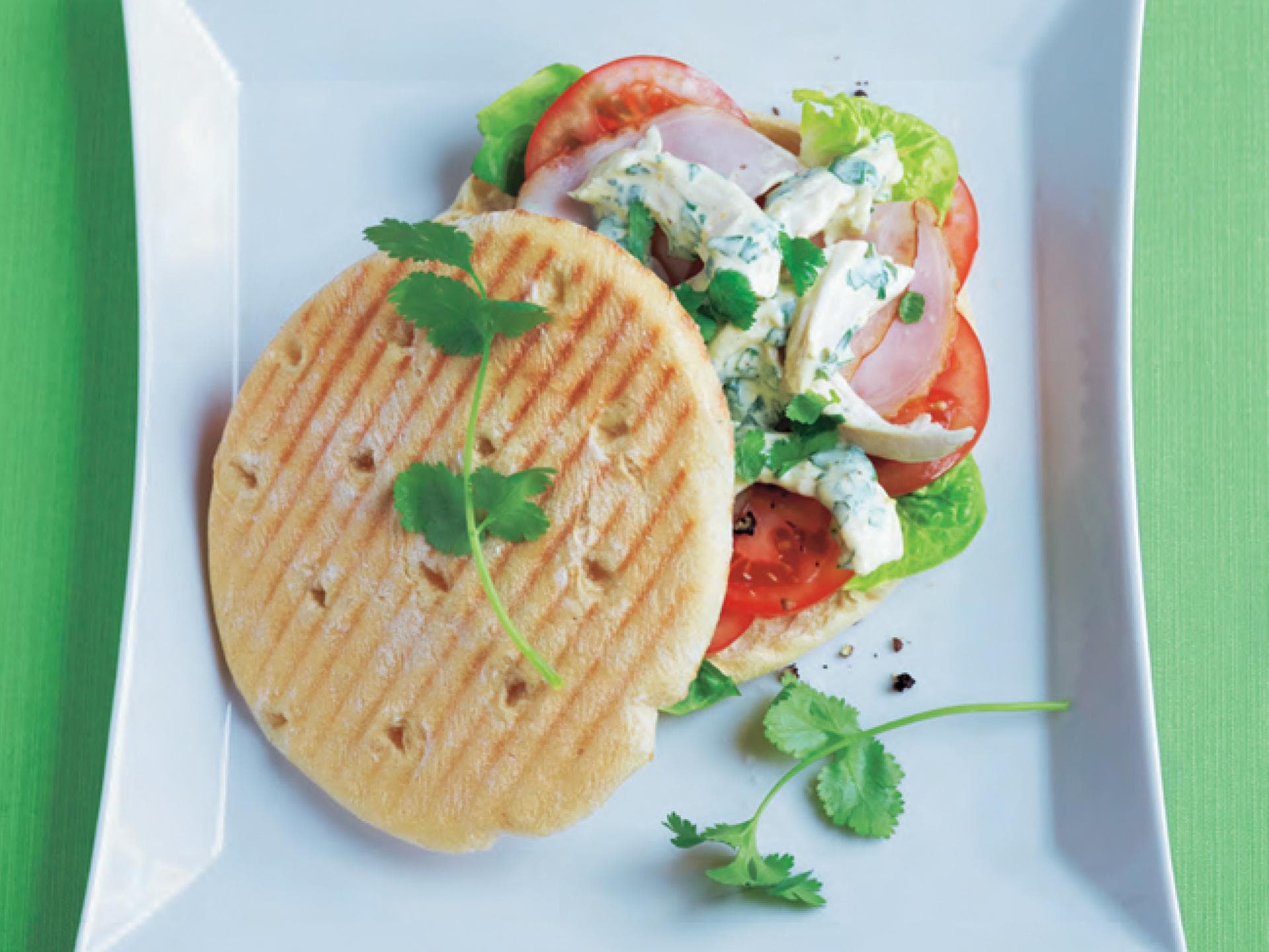 Geflügel-Panini mit Koriander-Mayonnaise Geflügel-Panini mit Koriander-Mayonnaise