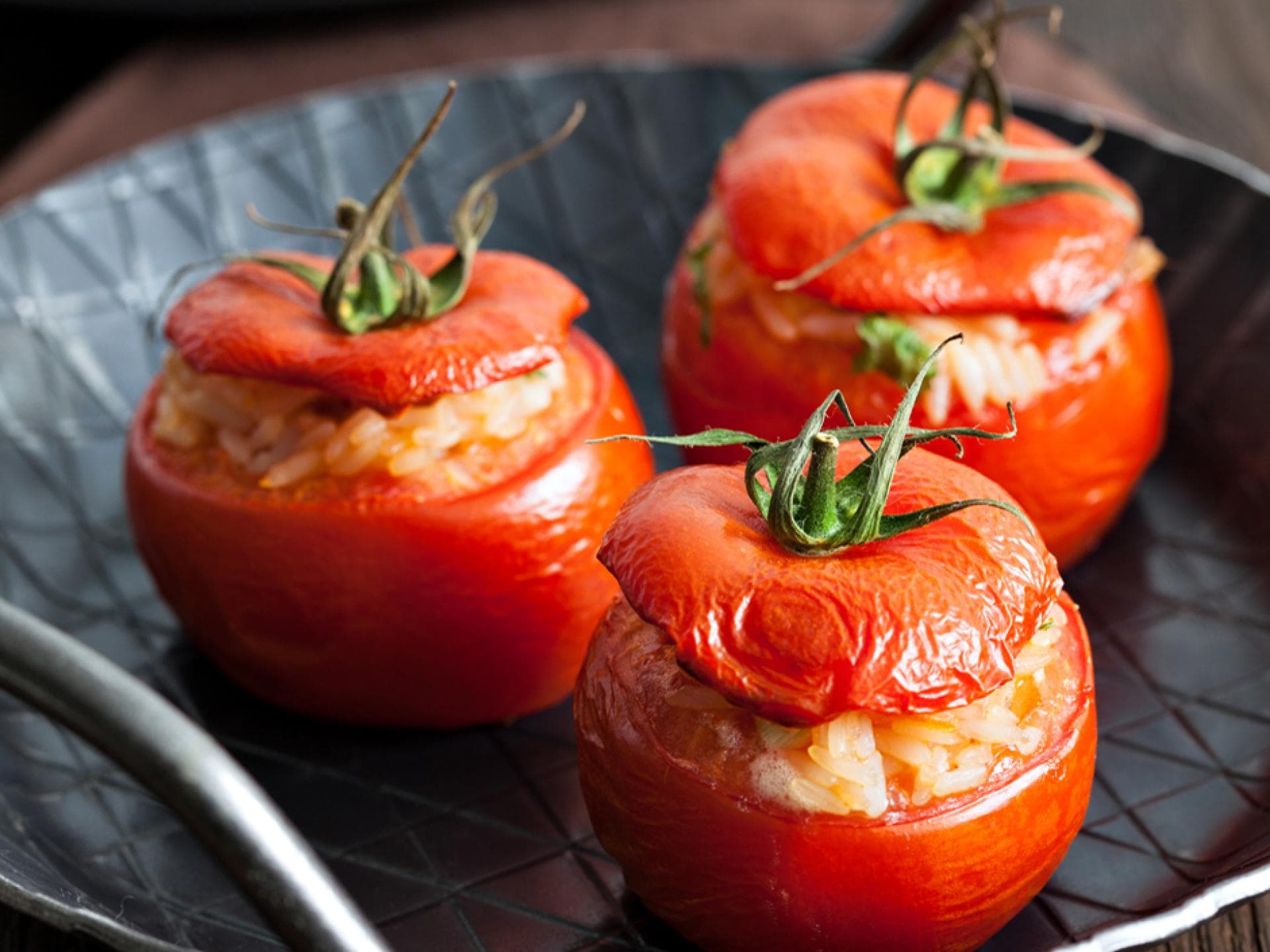 Mit Kartoffel gefüllte Grilltomaten - Schmecken super aus dem Ofen oder direkt vom Grill