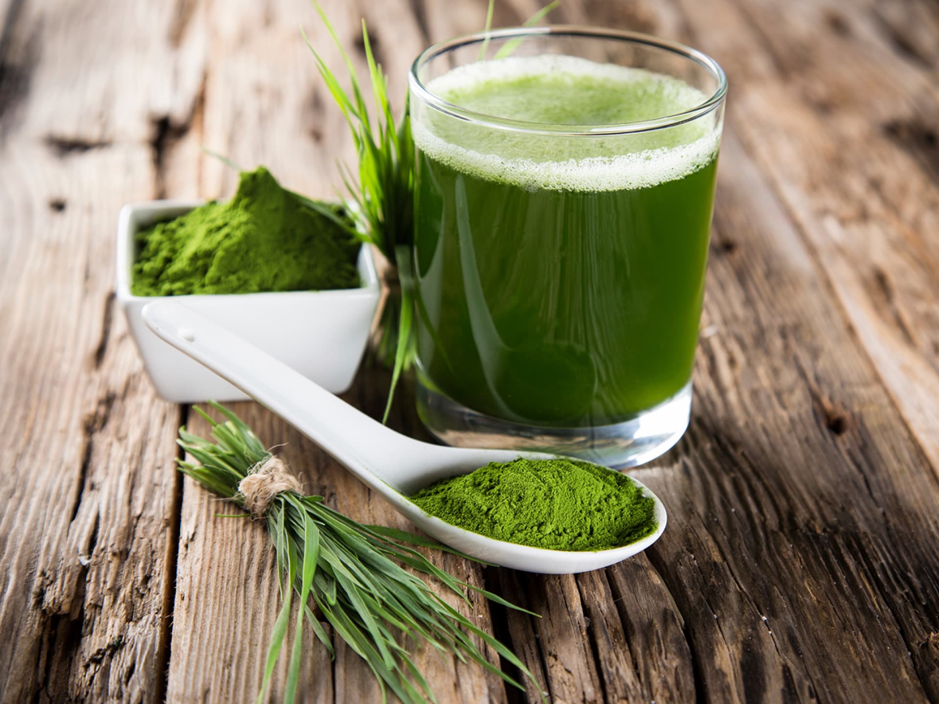 Gerstengras in Pulver-, Saft und Naturform