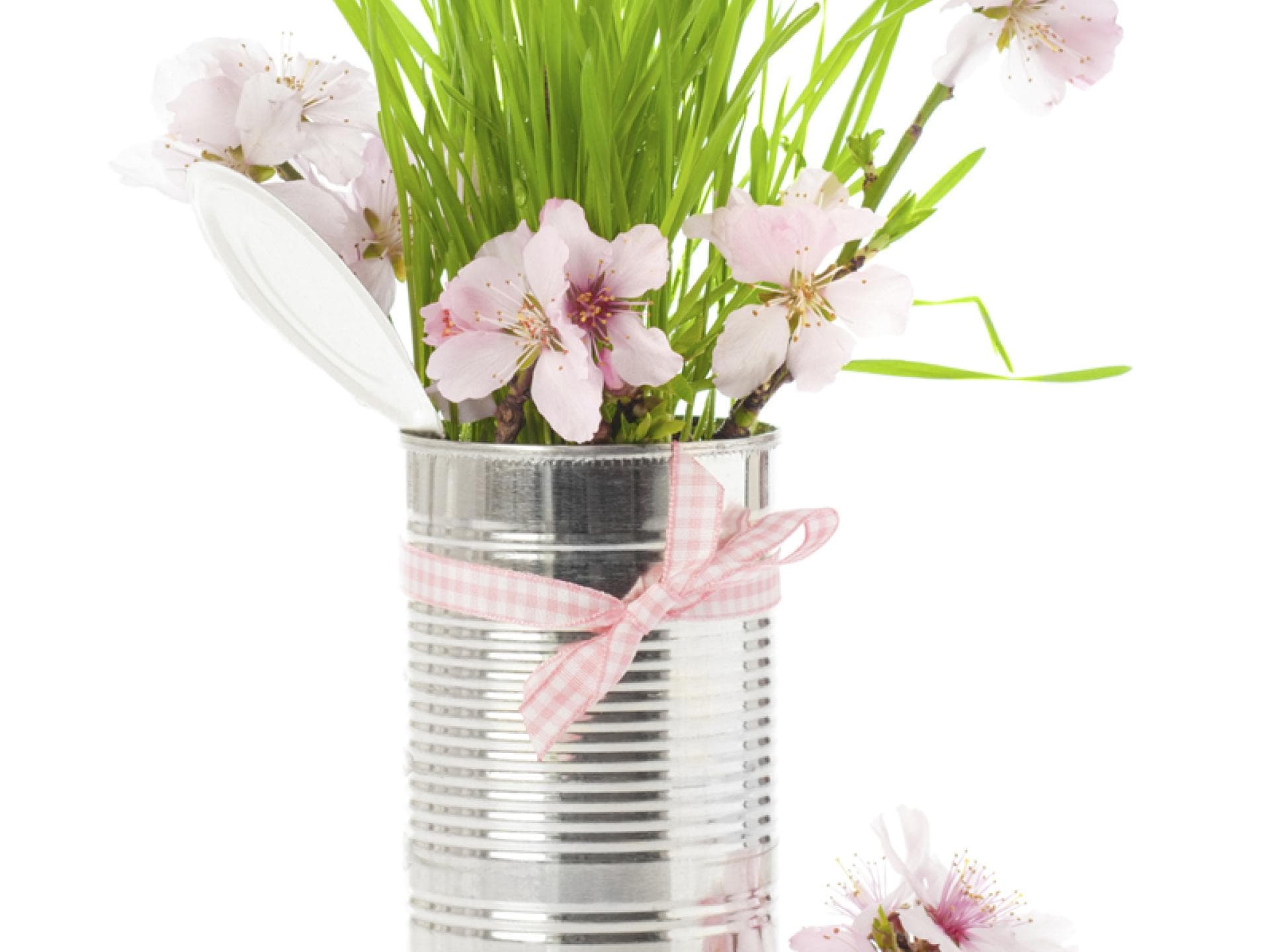 Blechdose mit Blumengesteck