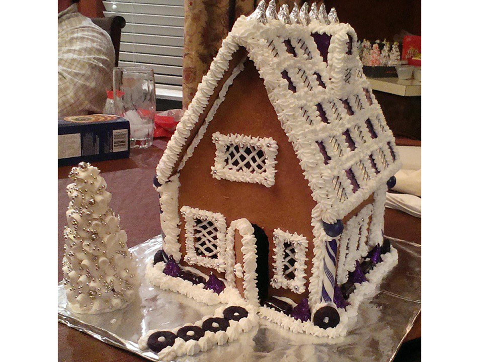 gingerbreadhouse_mrericdahl06
