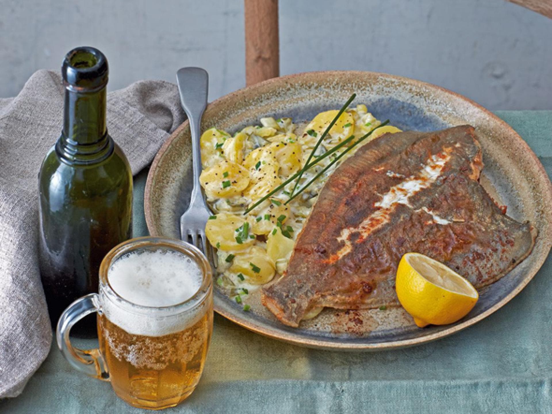 Goldbutt aus der Pfanne mit Kartoffelsalat Goldbutt aus der Pfanne mit Kartoffelsalat