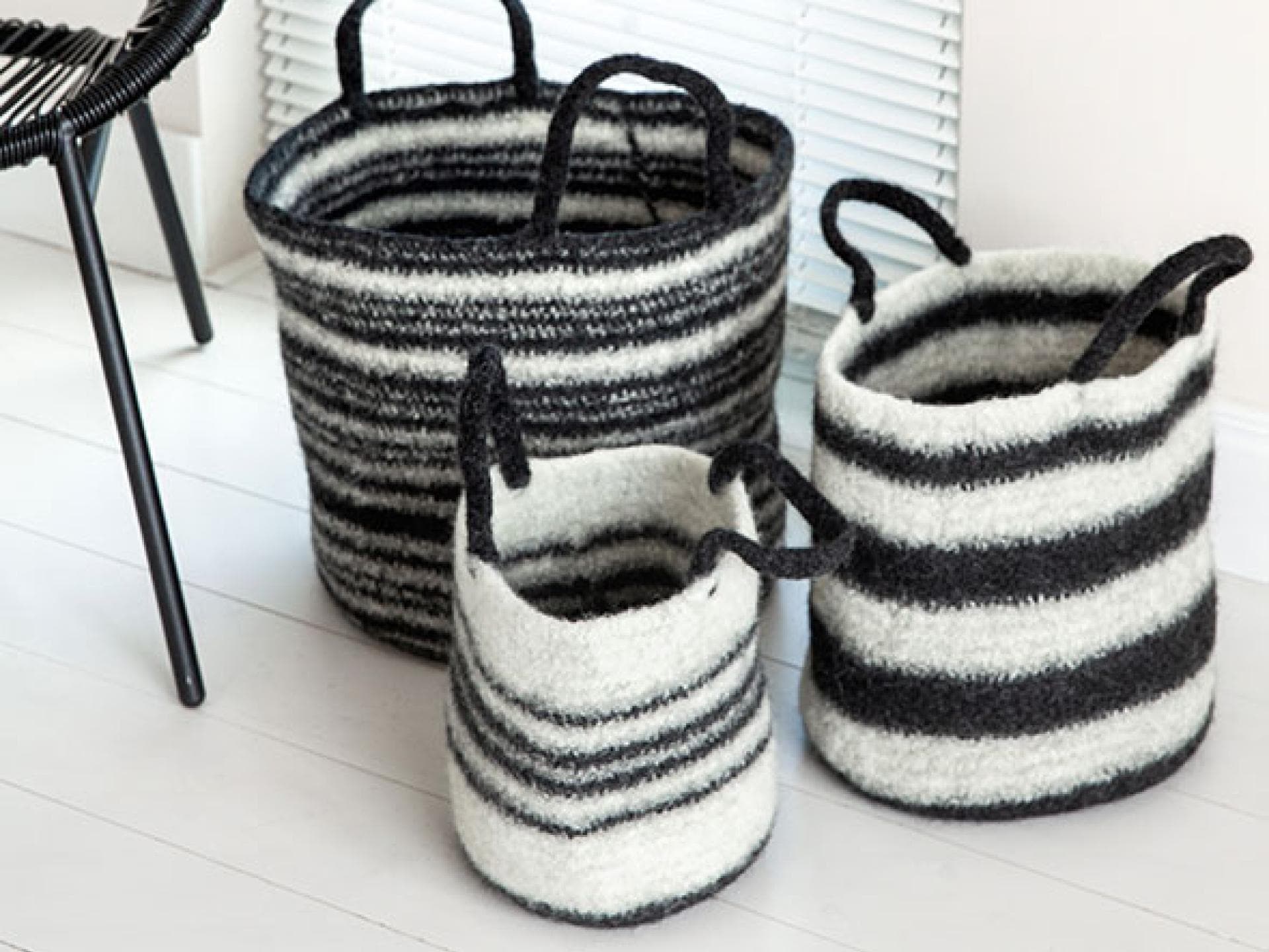 Häkelanleitung Körbe in Schwarz Weiss Häkelanleitung Körbe in Schwarz Weiss