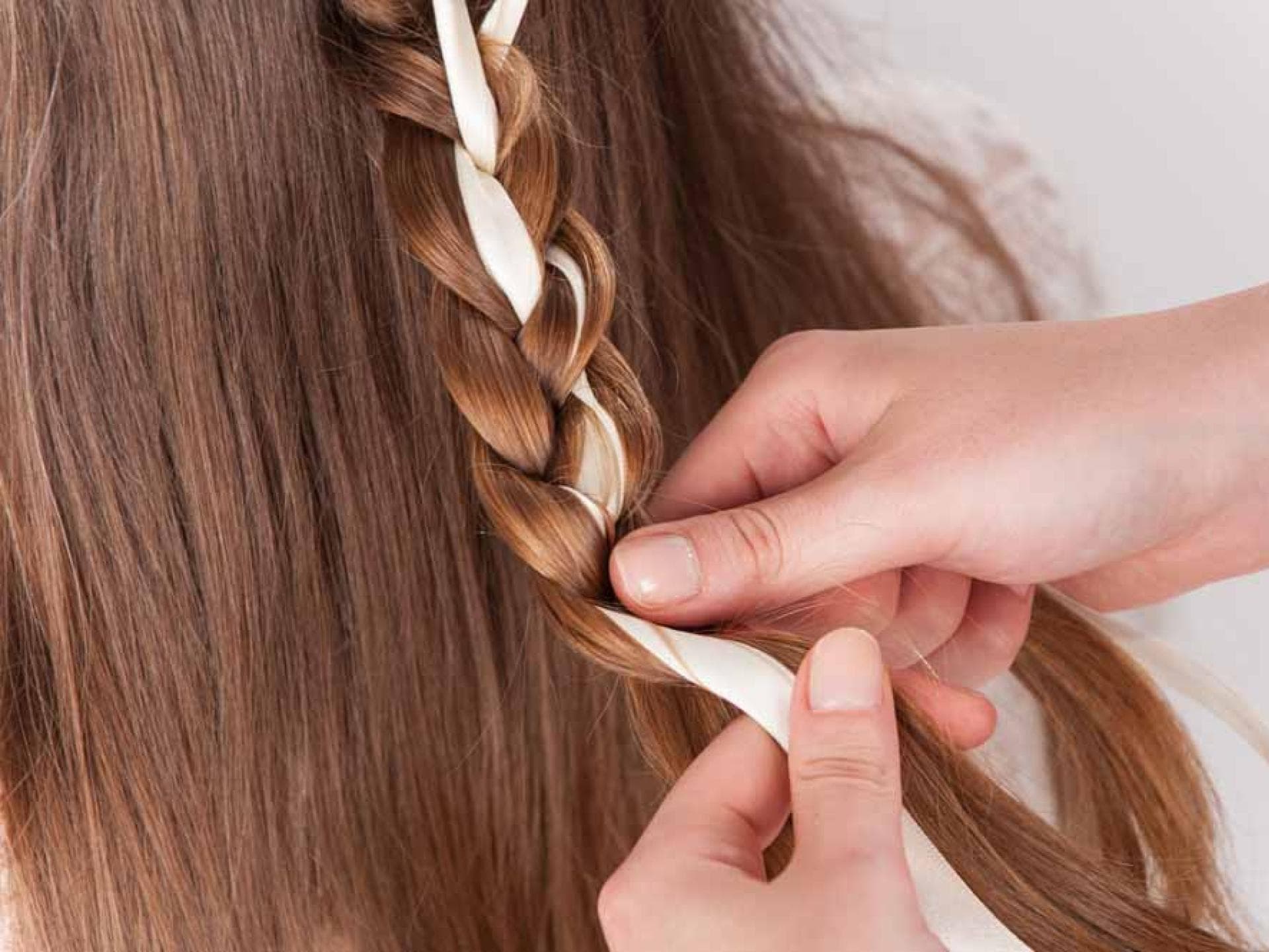 Brautfrisur mit Blumenkranz