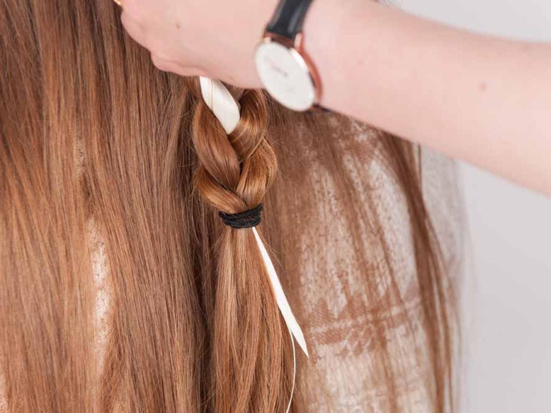 Brautfrisur mit Blumenkranz