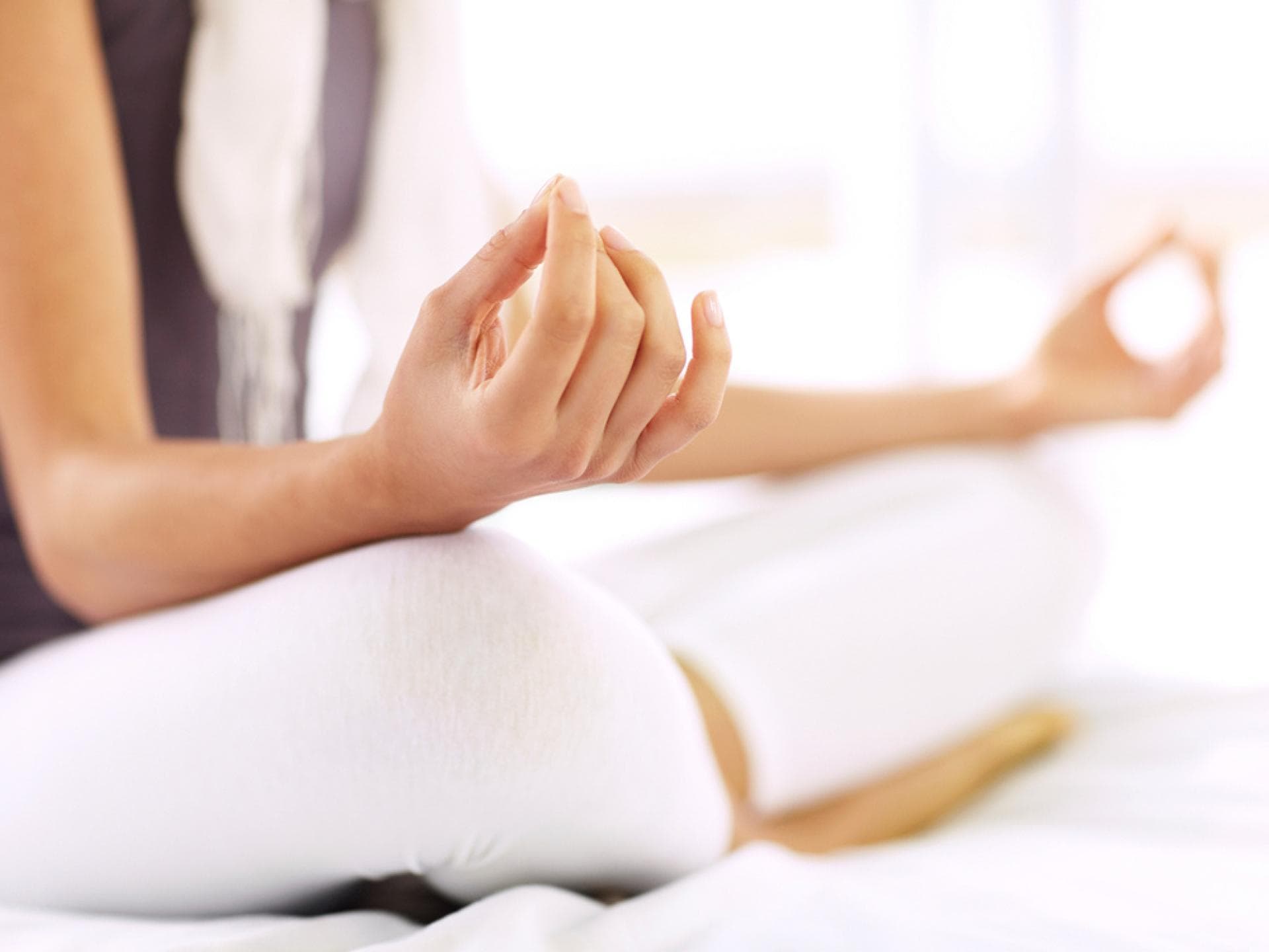 Hormon-Yoga Mit Übungen die Hormone in Schwung bringen - So wirkt Hormonyoga positiv auf Ihre Energie und aktiviert die Hormonproduktion - ganz ohne Medikamente