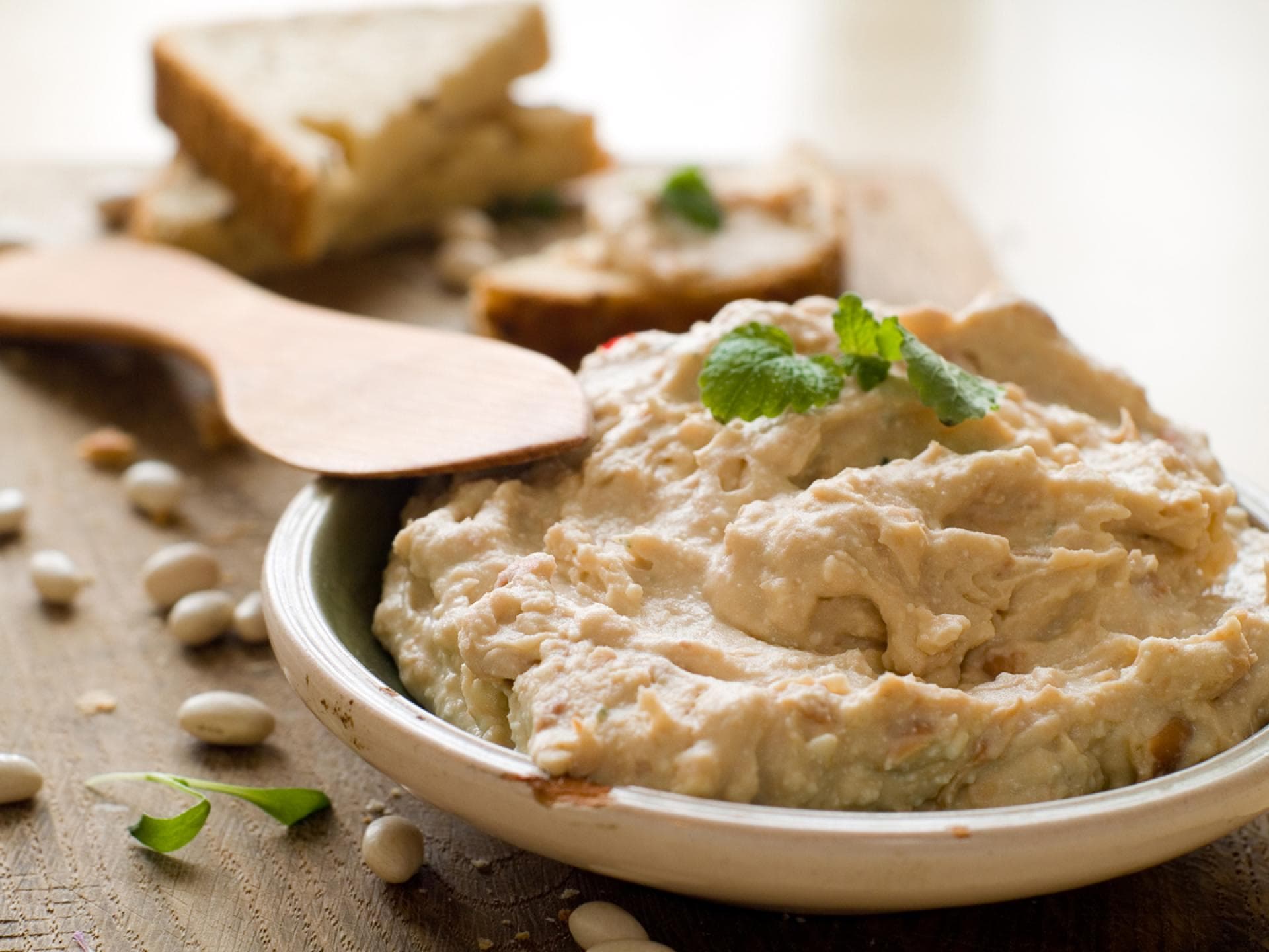 Hummus Dip mit getrockneten Tomaten Hummus Dip mit getrockneten Tomaten
