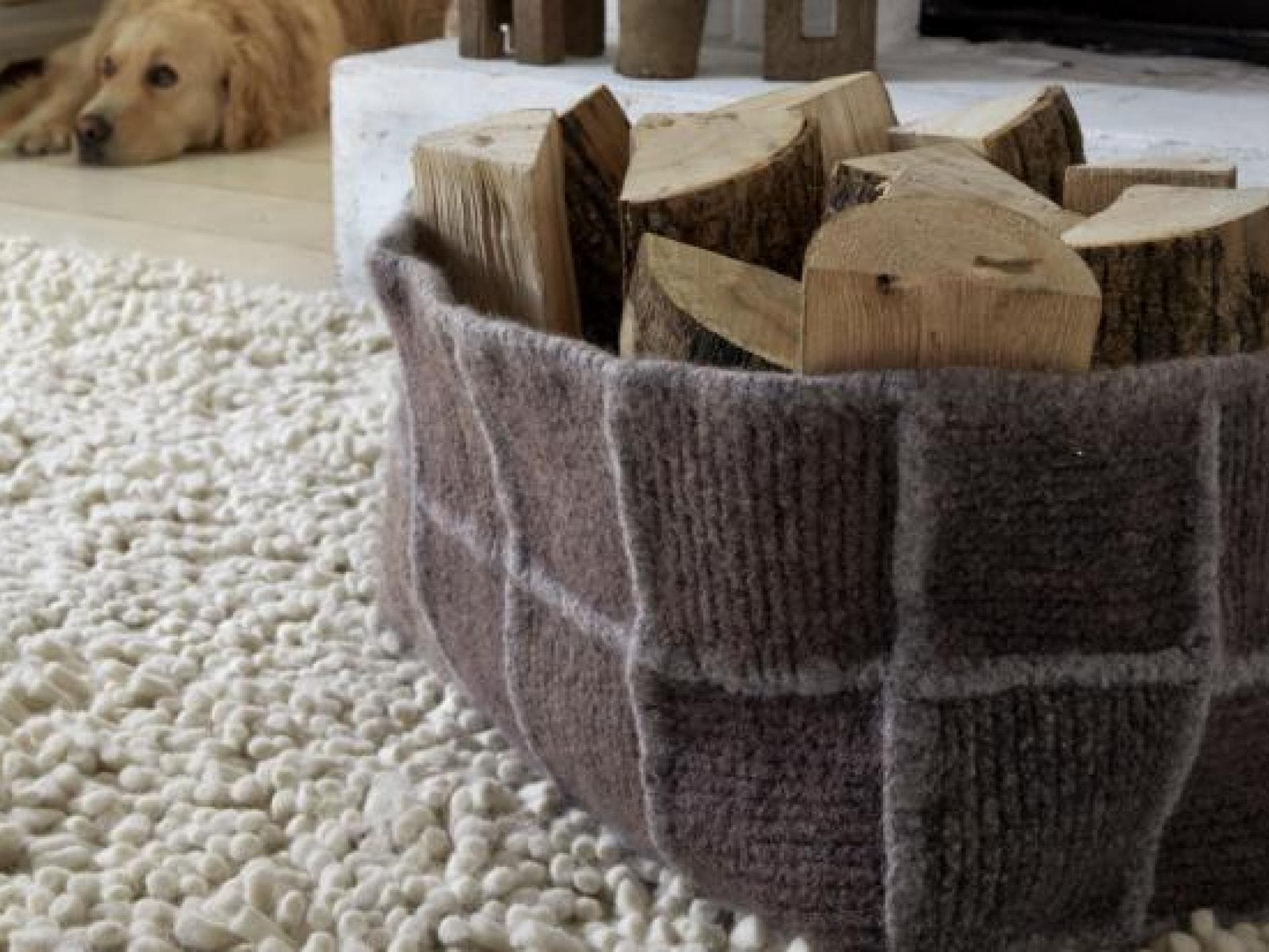 Schicker Kaminholzkorb aus Filz Schicker Kaminholzkorb aus Filz