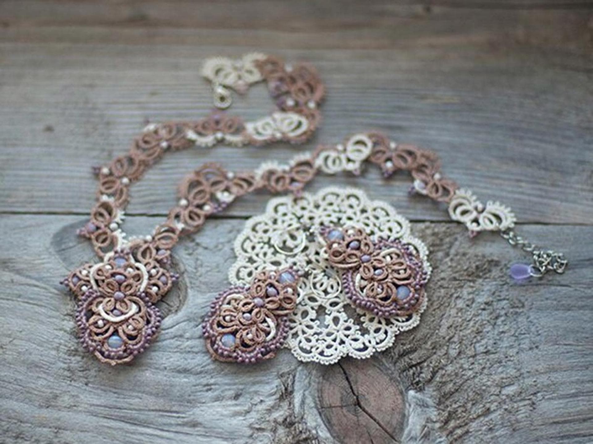 Ochhi-Schmuck Halskette und Ohrringe