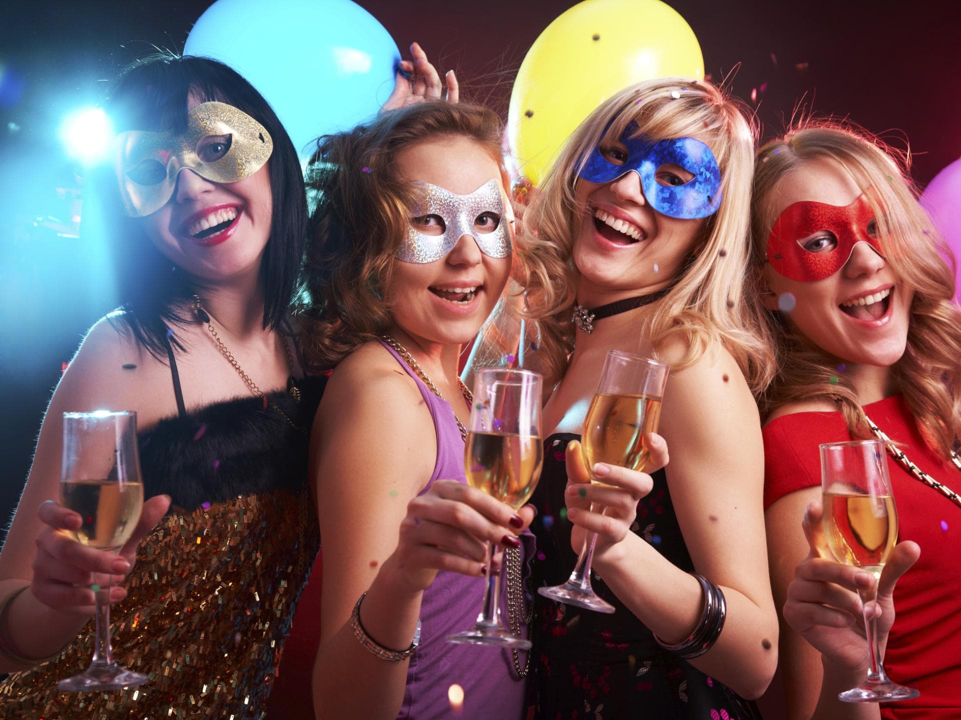 Frauen in Karnevals-Kostümen - Tipps und Tricks für das perfekte Karnevals-Kostüm
