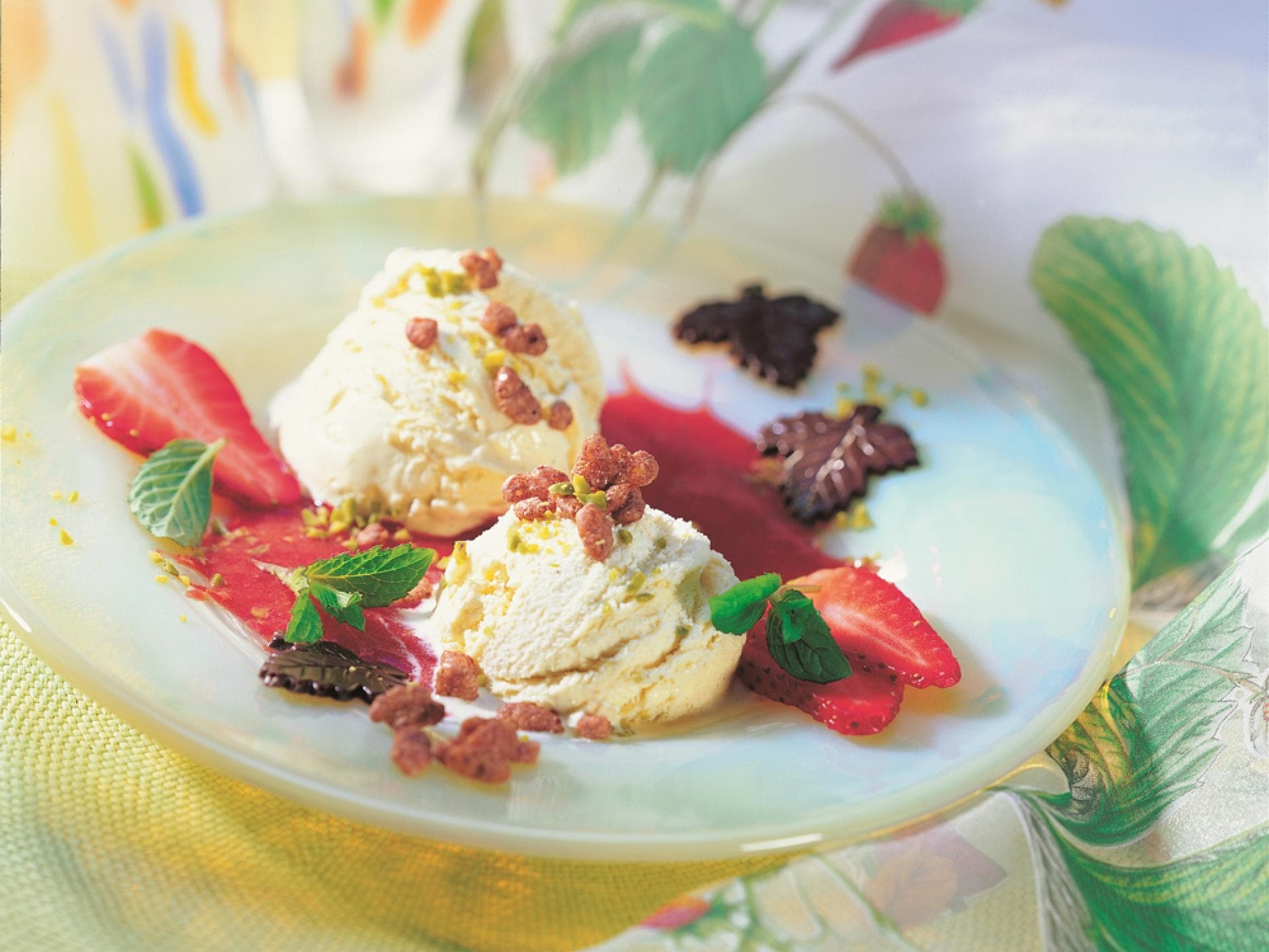 Eis mit Erdbeeren
