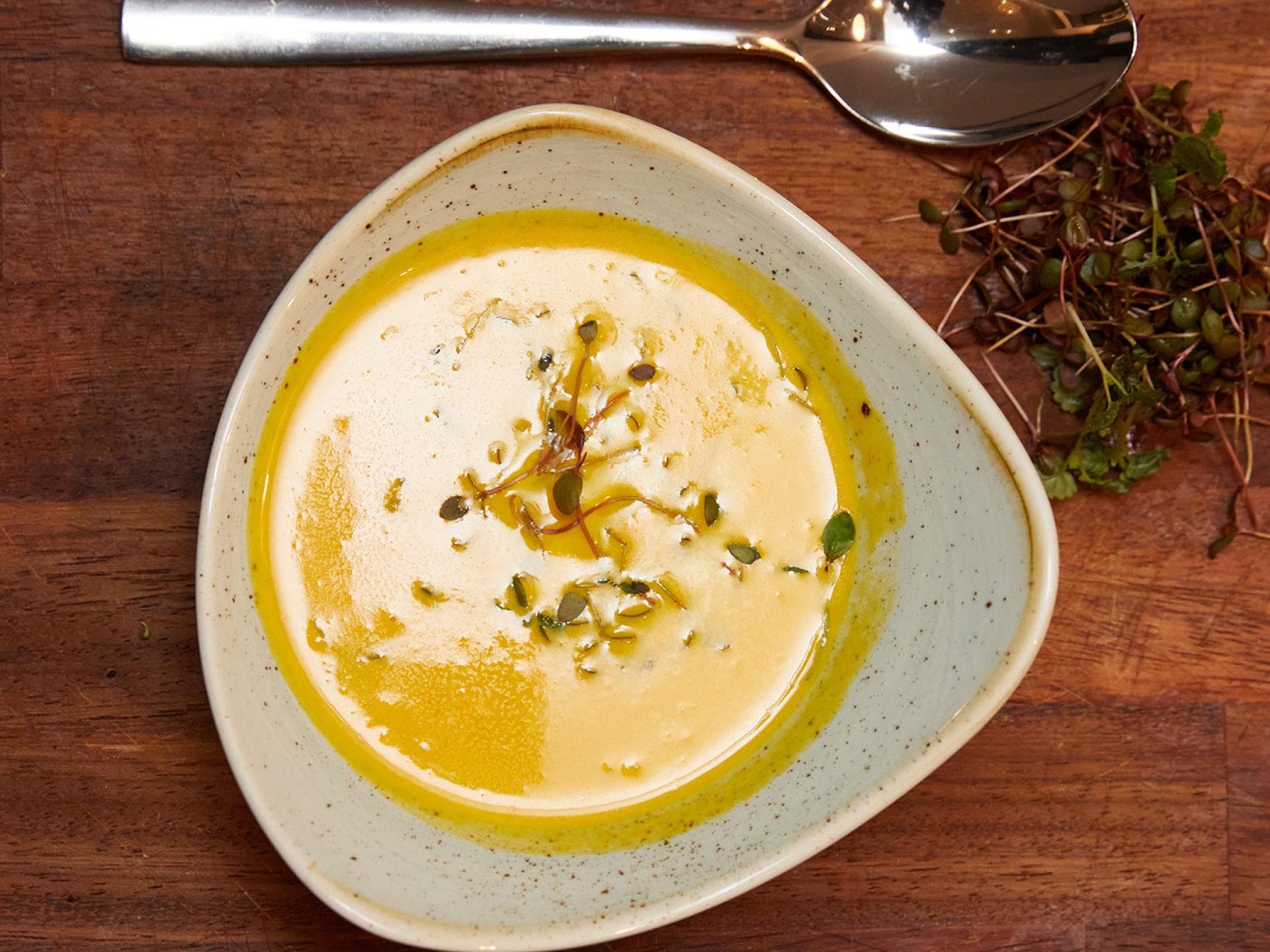 Vorspeise von unserem Leser-Event mit Glycowohl: Ingwer verleiht der spicy Kürbissuppe seine Schärfe. 