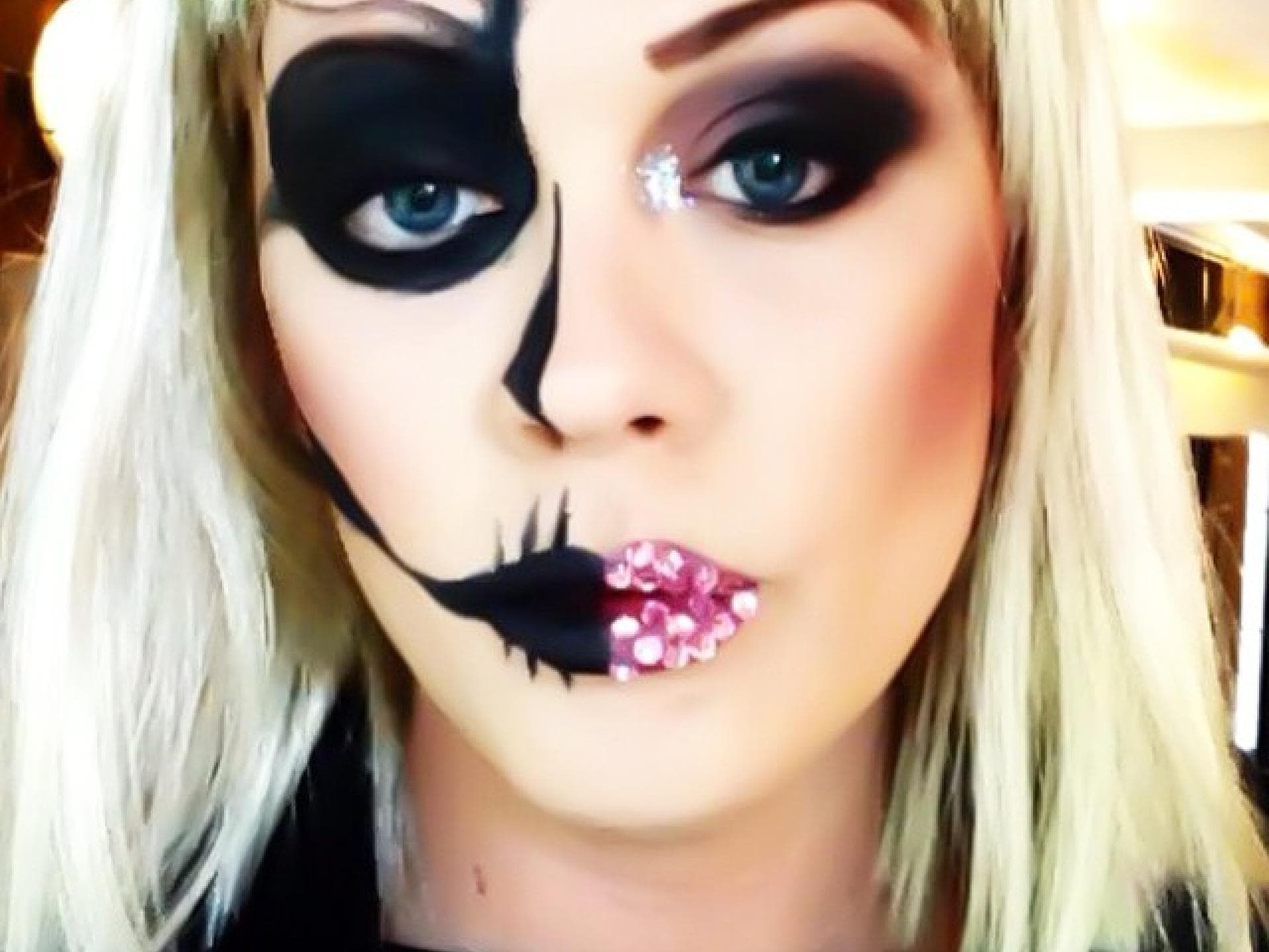 Sexy Totenkopf zu Halloween