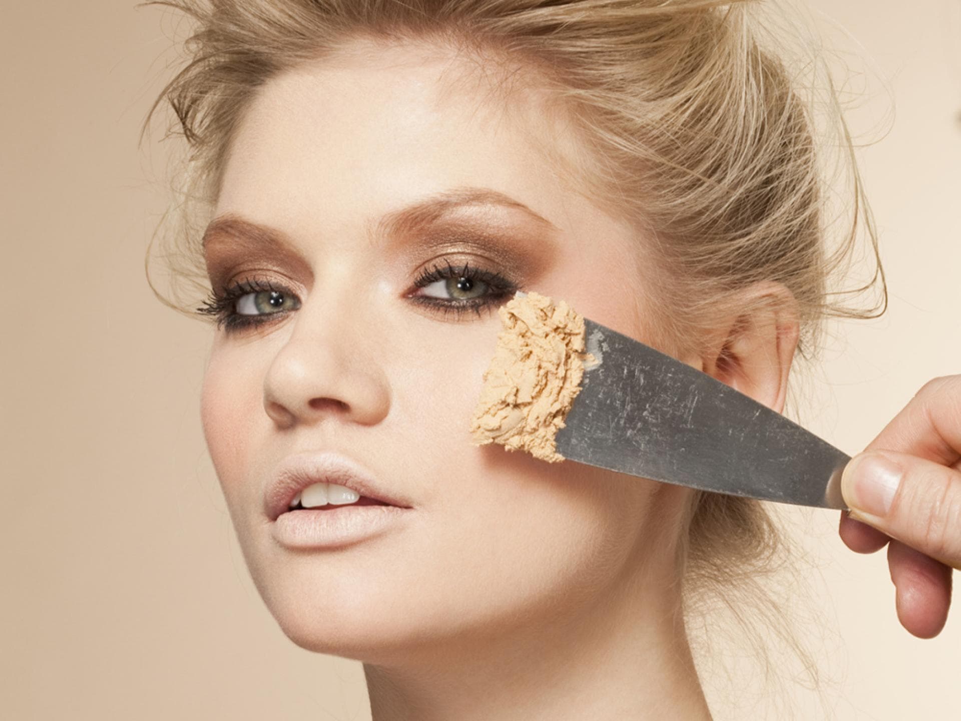 Make-up Fehler Make-up Fehler - Mit unseren Schminktipps können Sie die größten Make-up Fehler vermeiden