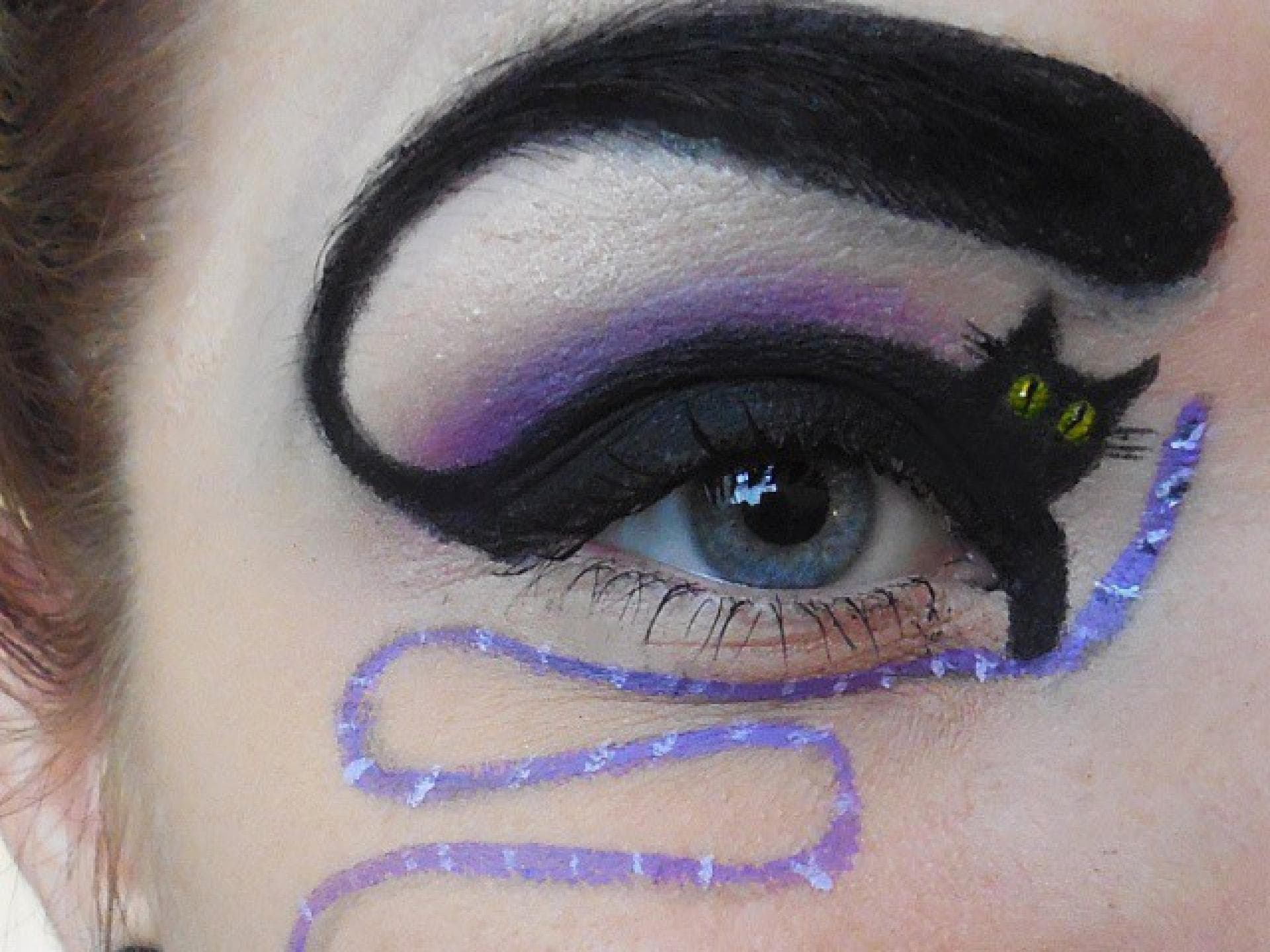 Katzen-Augen-Make-up zu Halloween