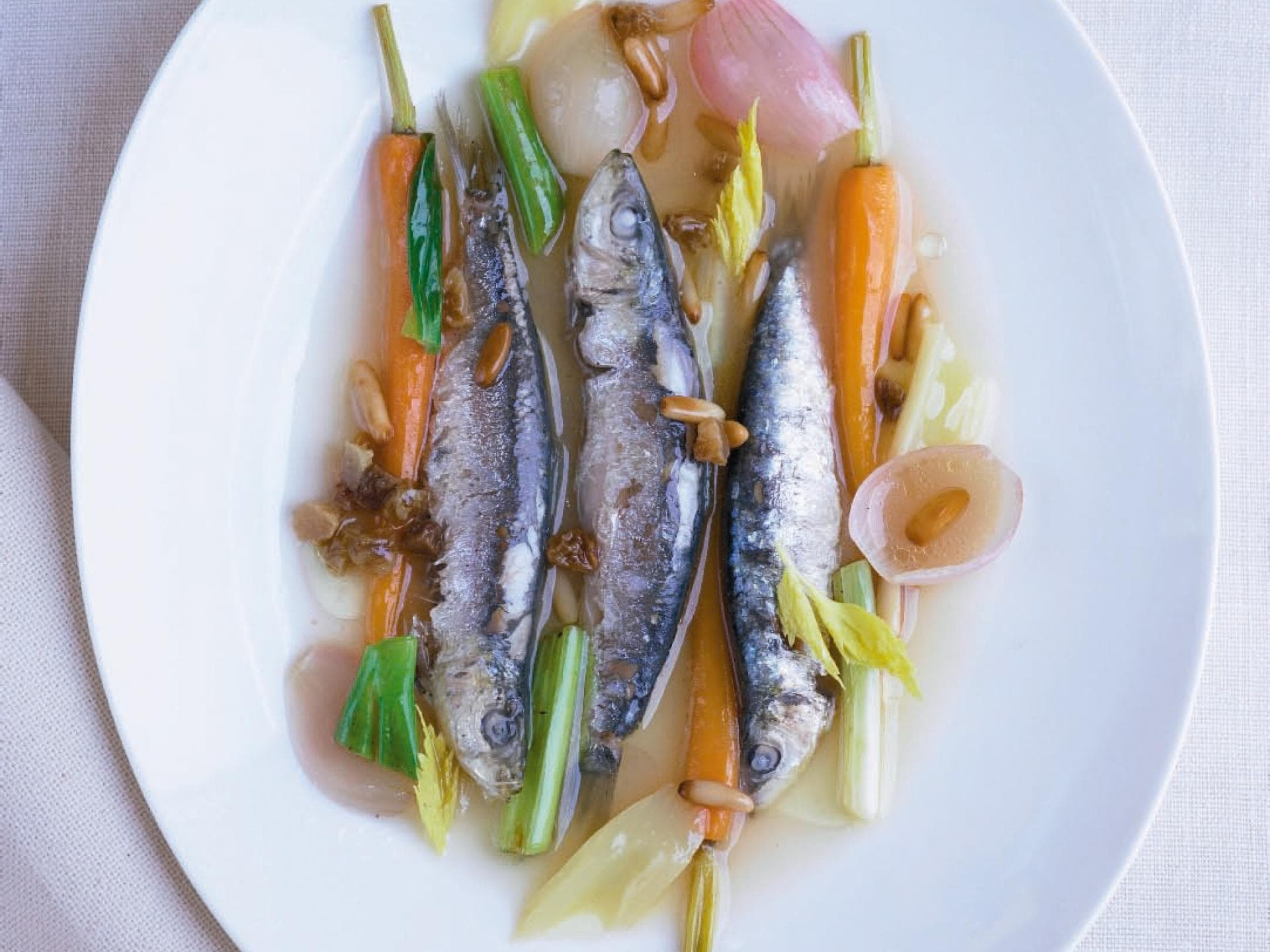 Marinierte Sardinen in Gemüsesud