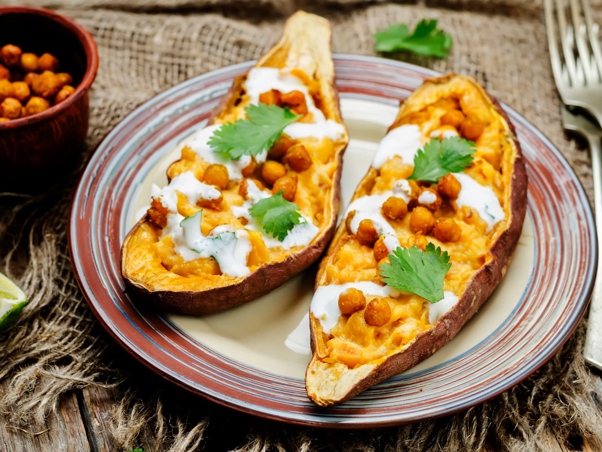 Mediterrane Süßkartoffel vom Grill 