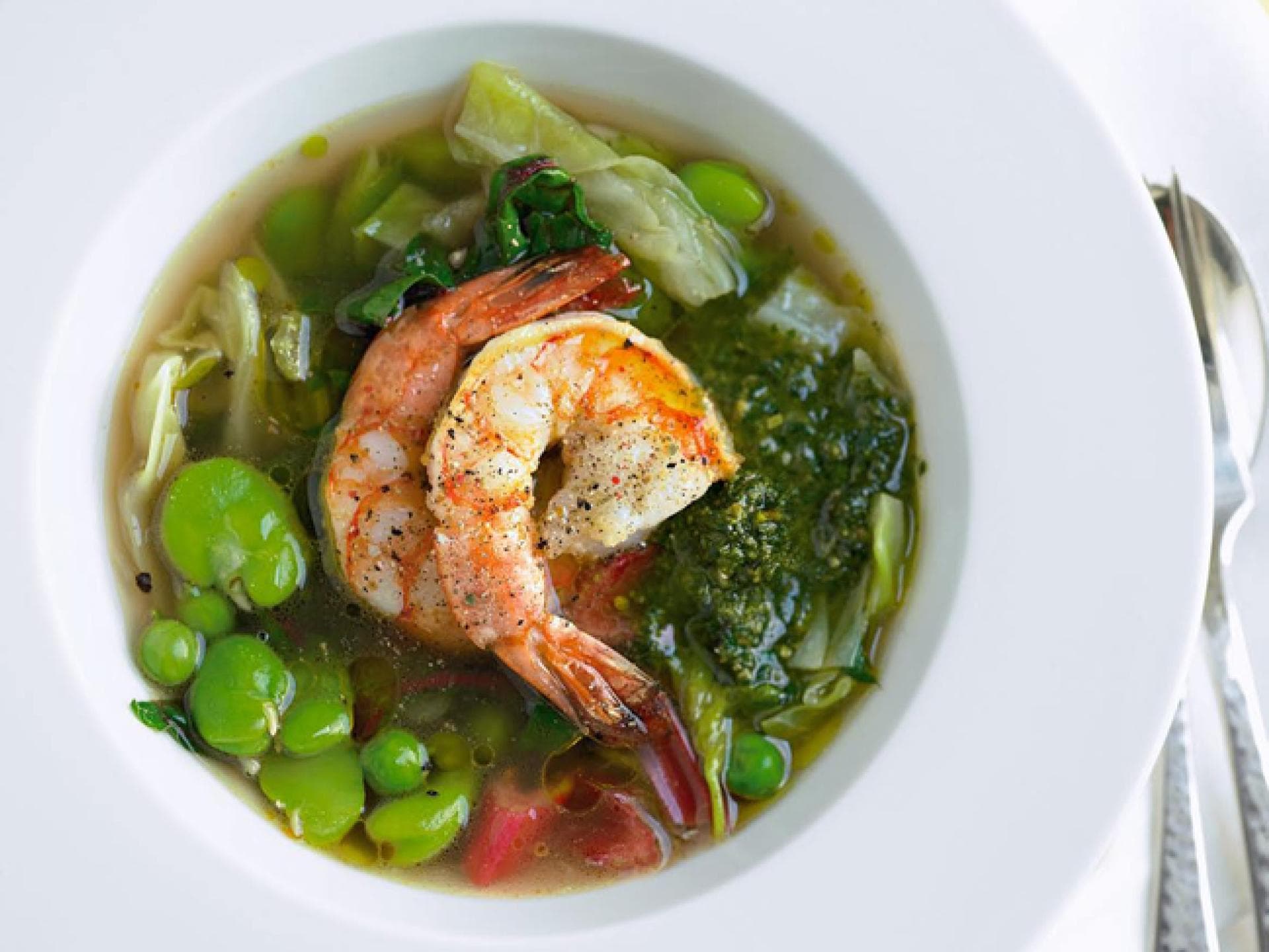 Minestrone verde mit Garnelen und Minz-Pesto