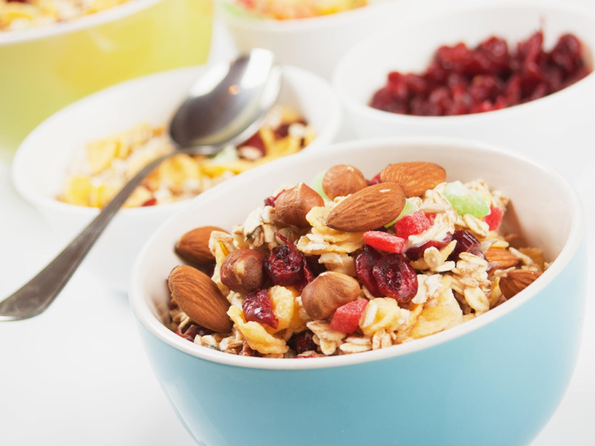 Müsli mit Mandeln und Früchten Müsli mit Mandeln und Früchten
