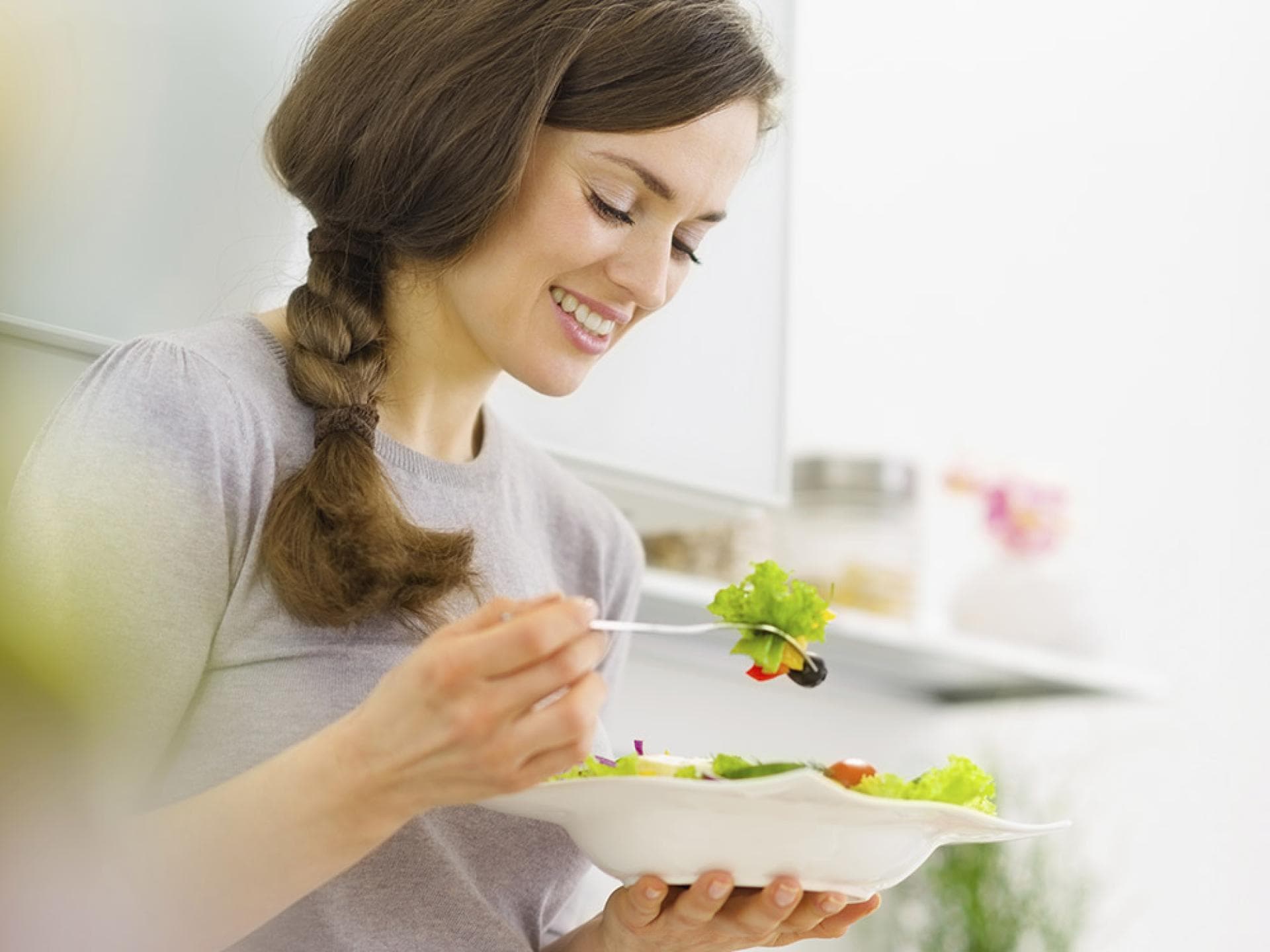 Frau ernährt sich gesund Frau ernährt sich gesund