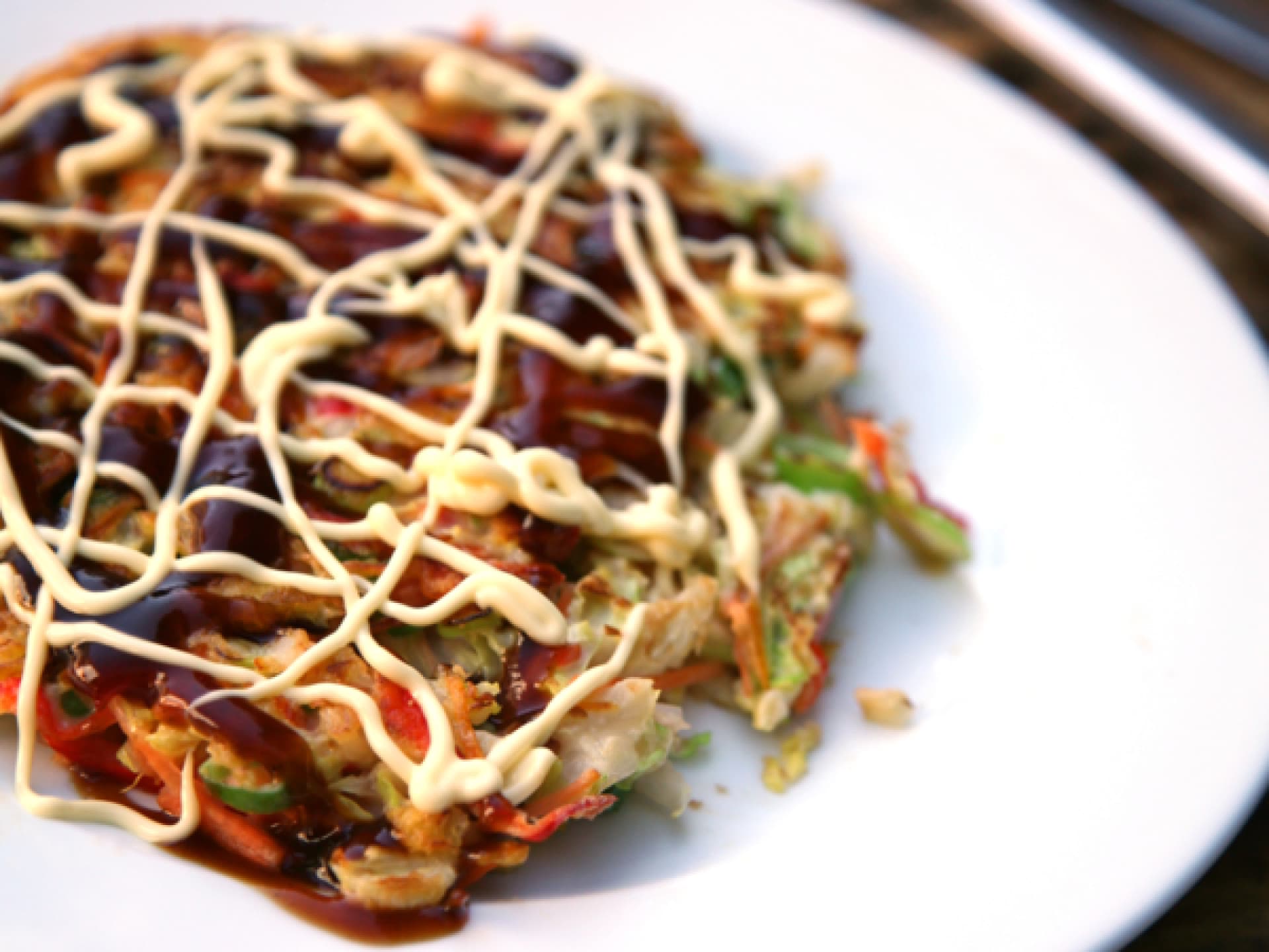 Okonomiyaki mit japanischer Mayonnaise Okonomiyaki mit japanischer Mayonnaise