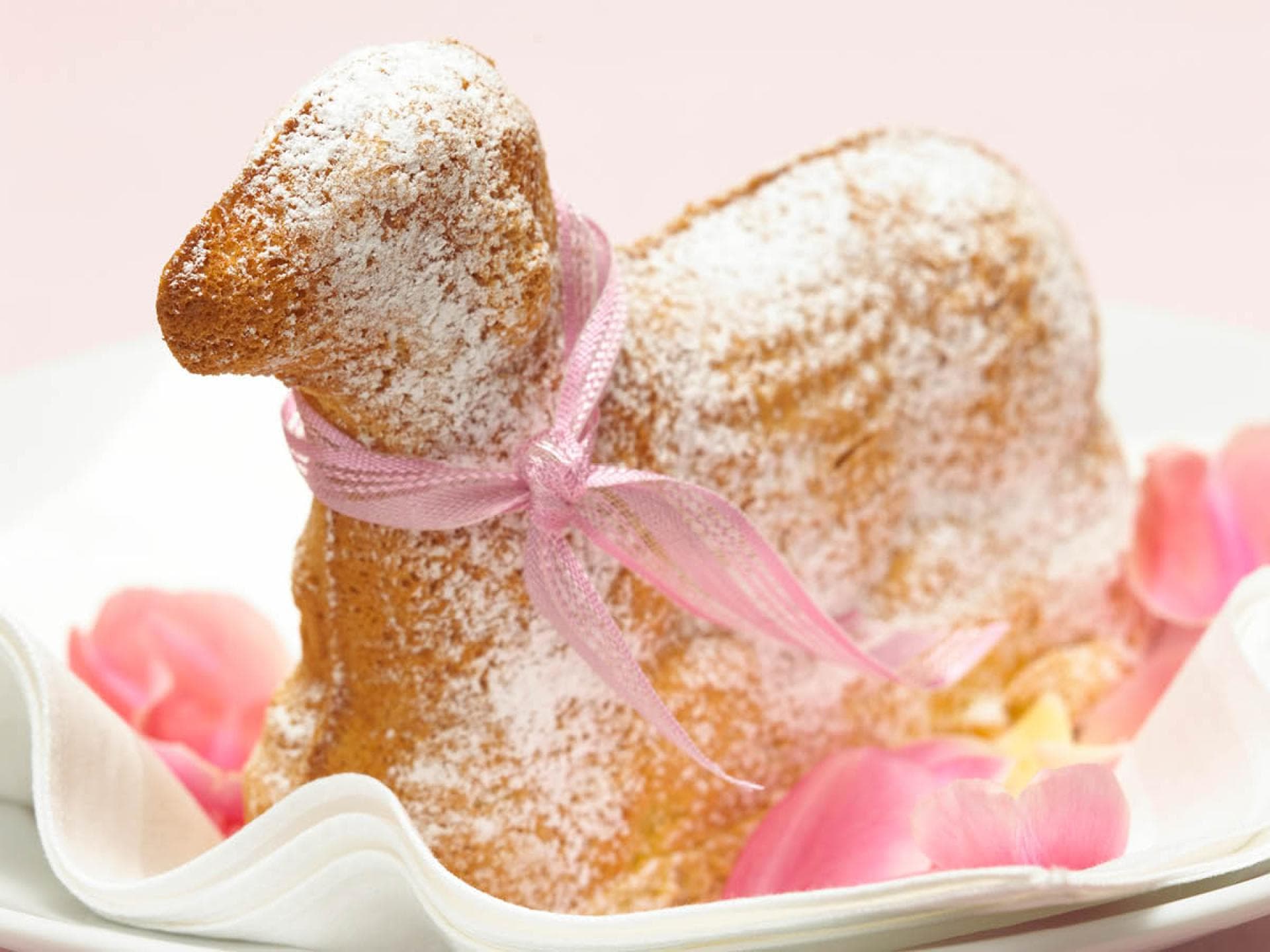 Kuchen in Form eines Osterlamms