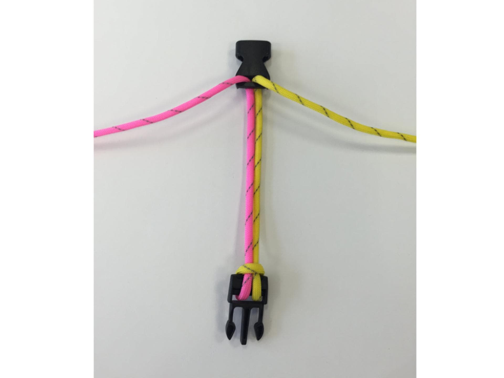 Anleitung Paracord-Armband Schritt 4 Anleitung Paracord-Armband Schritt 4