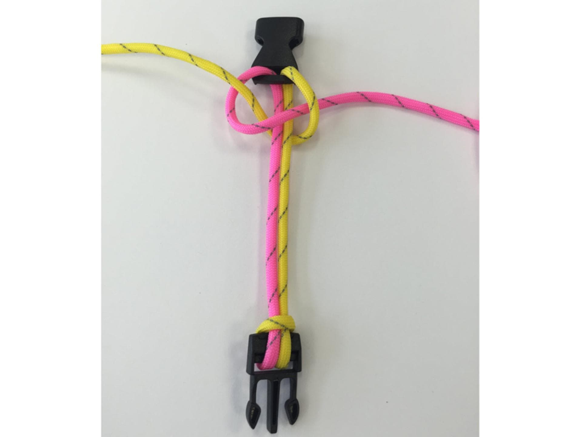 Anleitung für Paracord-Armband Schritt 6 Anleitung für Paracord-Armband Schritt 6