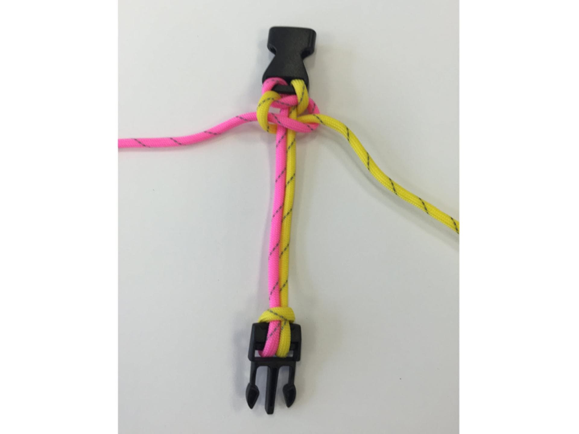 Anleitung für Paracord-Armband Schritt 7 Anleitung für Paracord-Armband Schritt 7