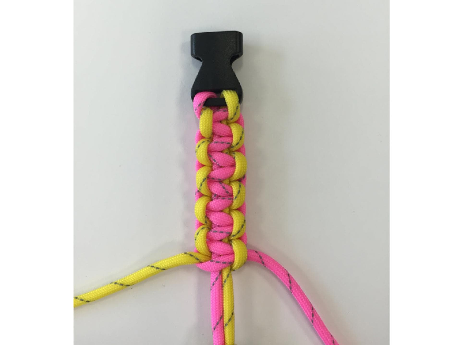 Anleitung für Paracord-Armband Schritt 8 Anleitung für Paracord-Armband Schritt 8