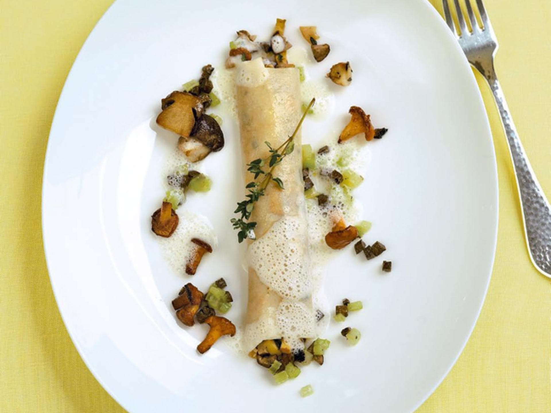Pilz-Cannelloni mit Trüffel und Sellerieschaum von Cornelia Poletto