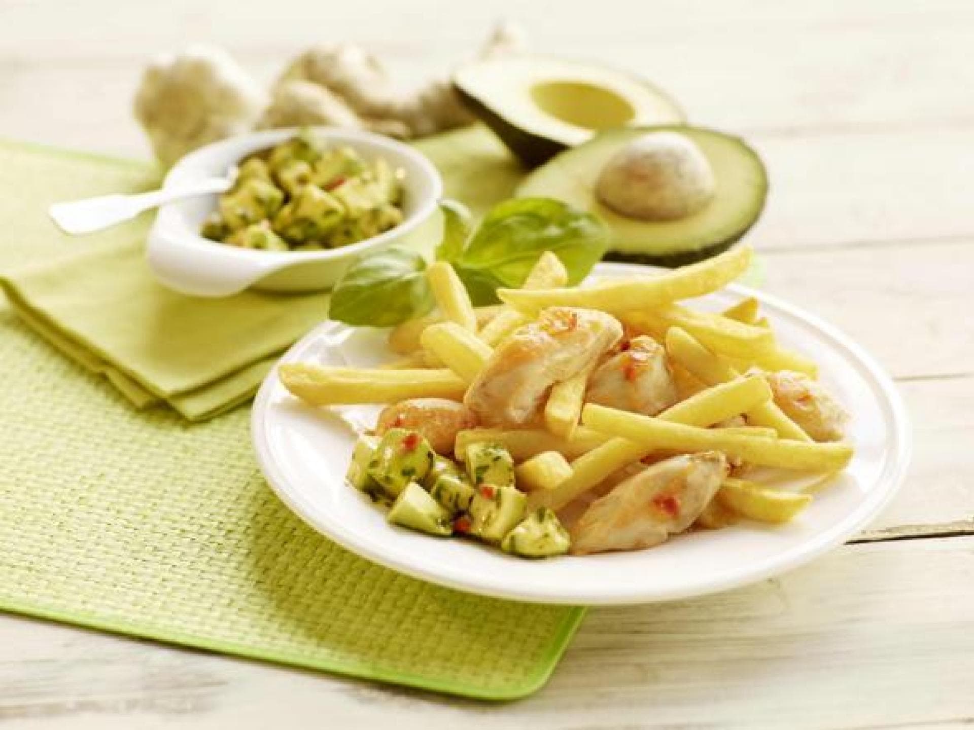 Pommes mit Avocado-Salsa
