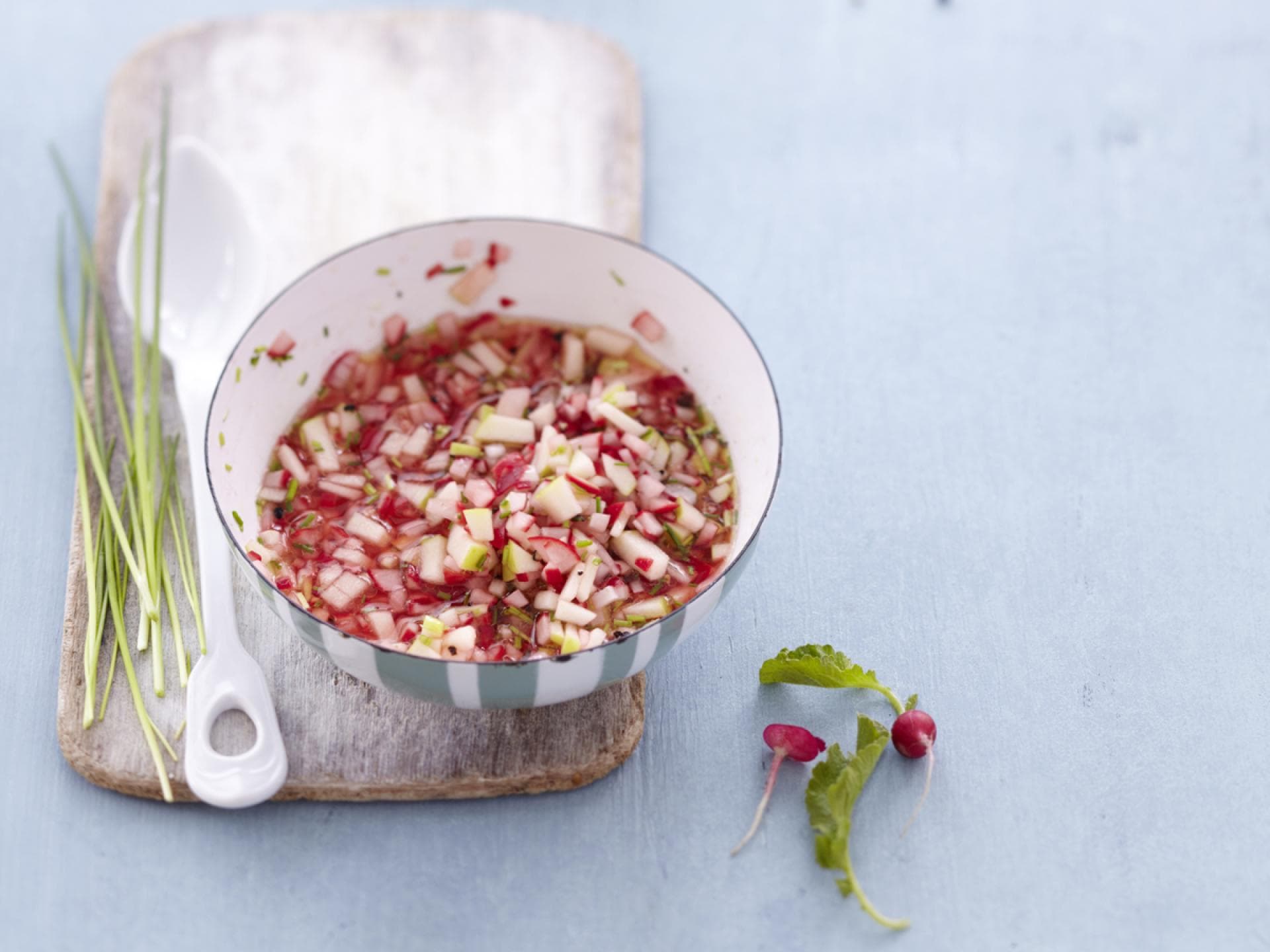 Radieschen-Vinaigrette mit Apfel und Meerrettich 