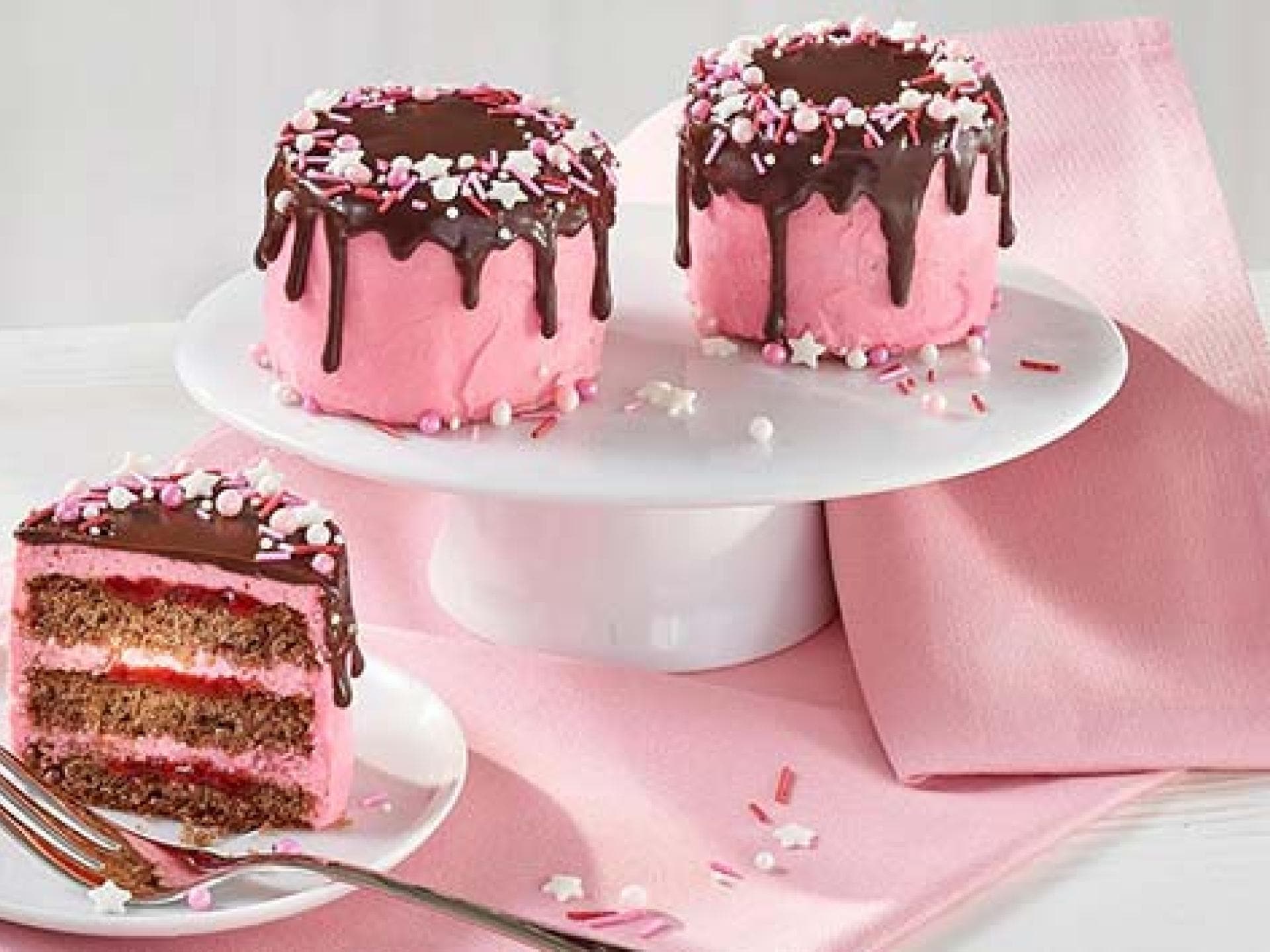 Rezept Erdbeer-Drip-Törtchen