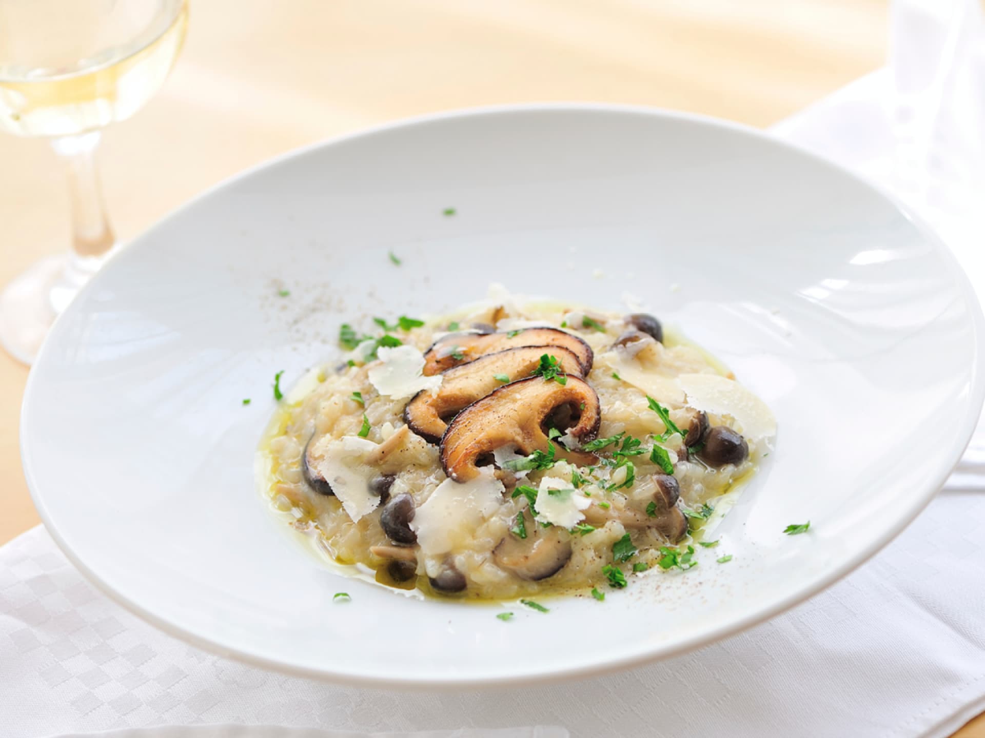 Pilzrisotto Pilzrisotto auf großem Teller
