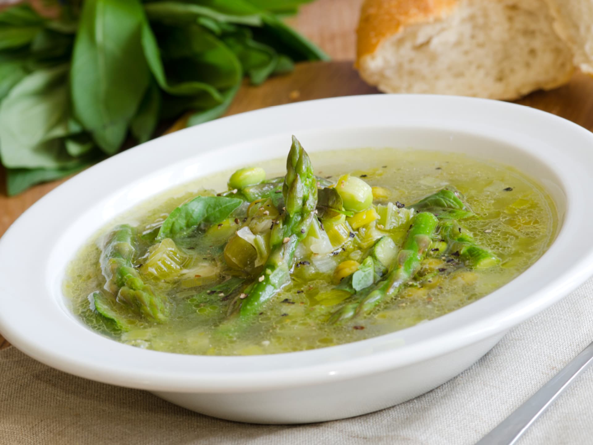 Klare Spargelsuppe