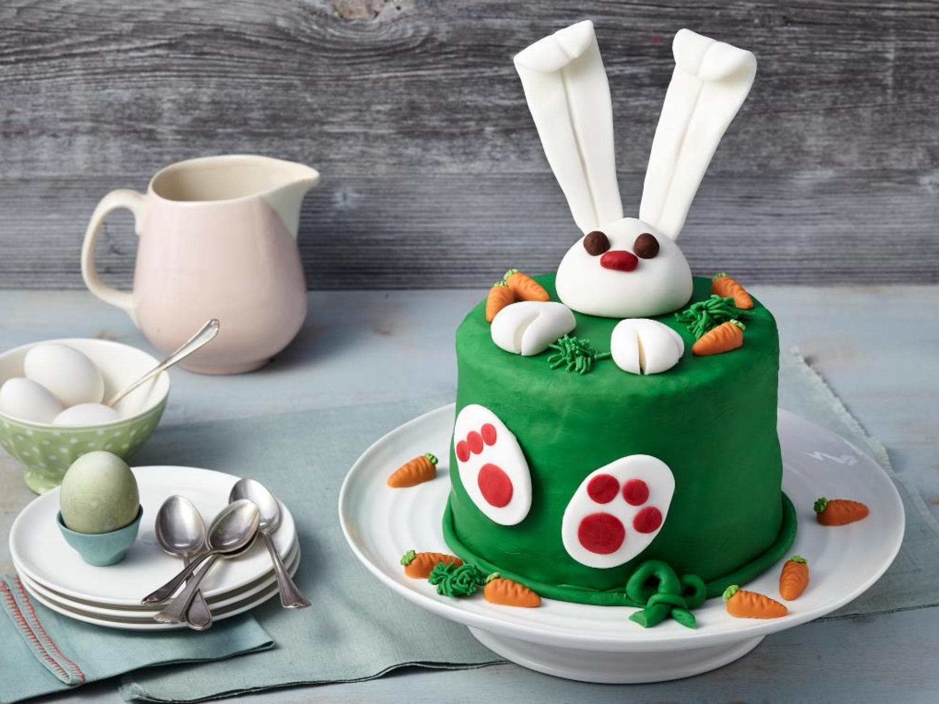 Kleine Eierlikör-Buttercremetorte