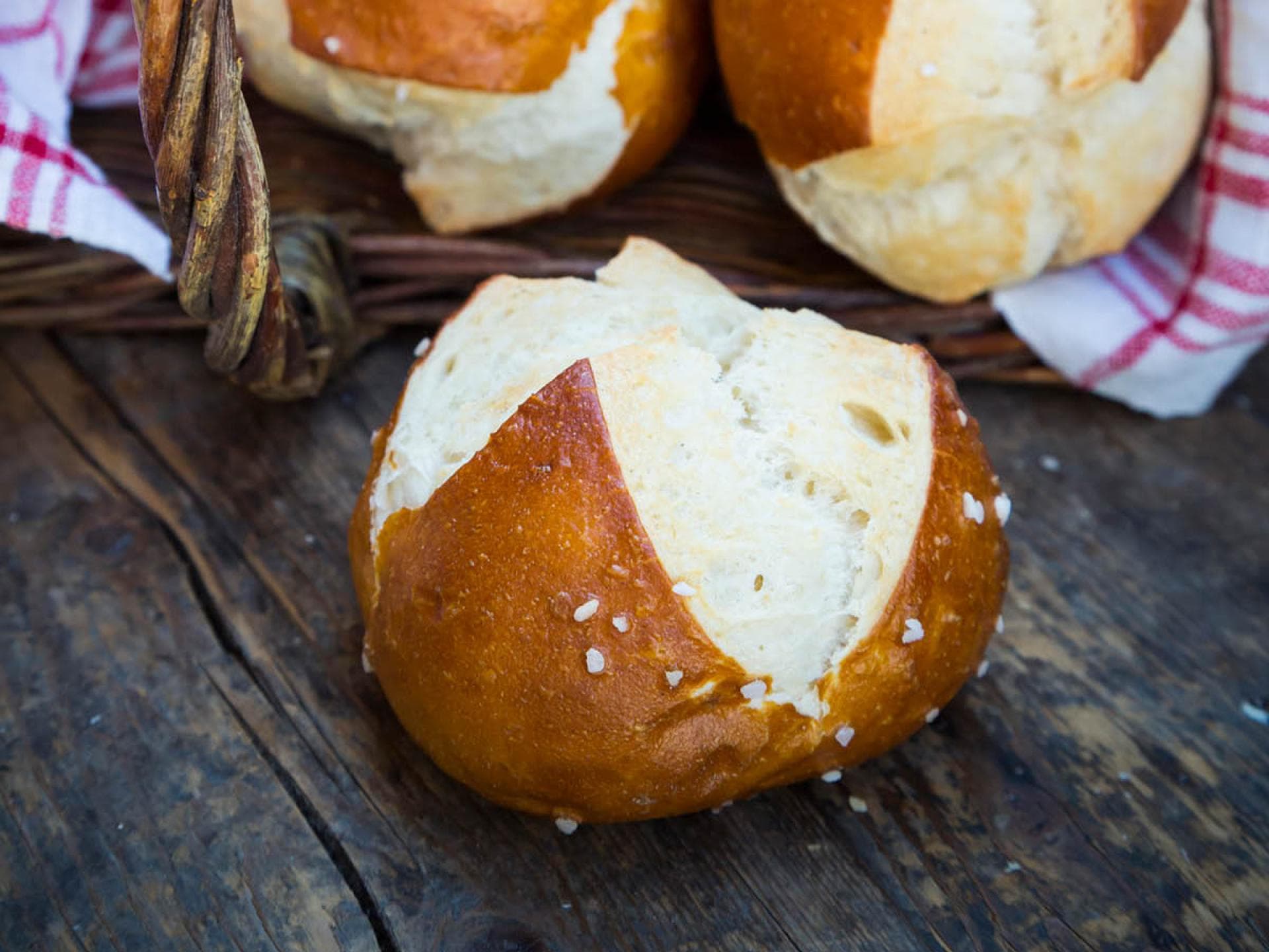Rezept: Laugengebäck selber machen Laugenbrötchen selber machen